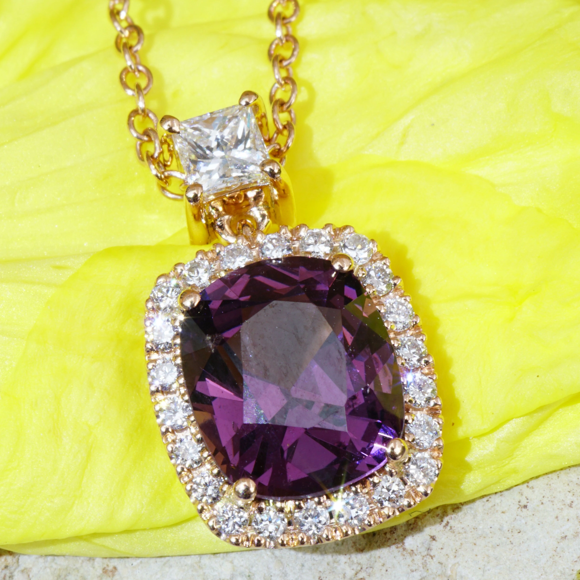 Spinell Diamant Collier 2.35 ct 0.39 ct Violett Burma 750er Rosegold..unglaubliche Lichtbrechung und