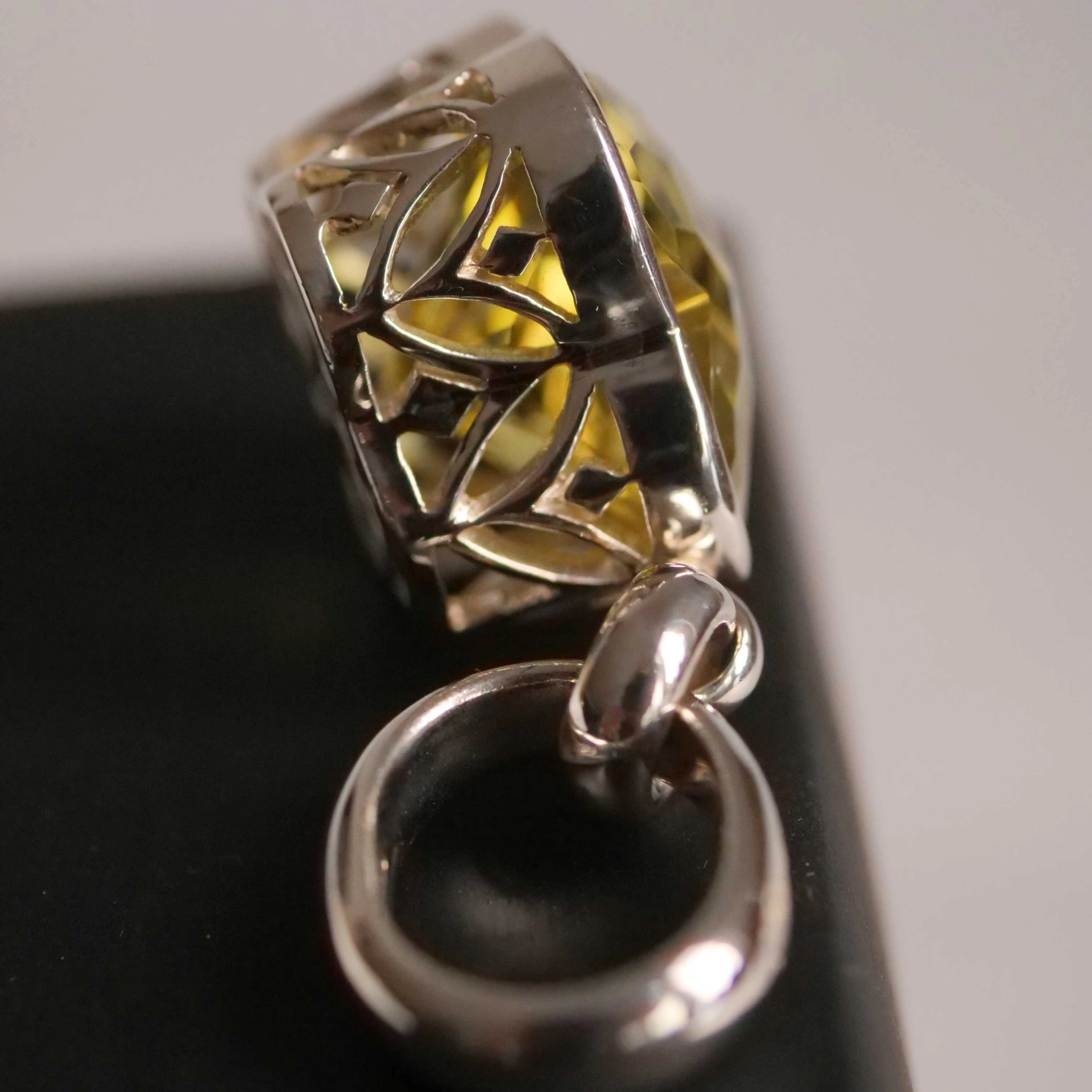 Chilango Anhänger Flower Diamond BR Honey Cut in Lemon Quarz 925er Silber
