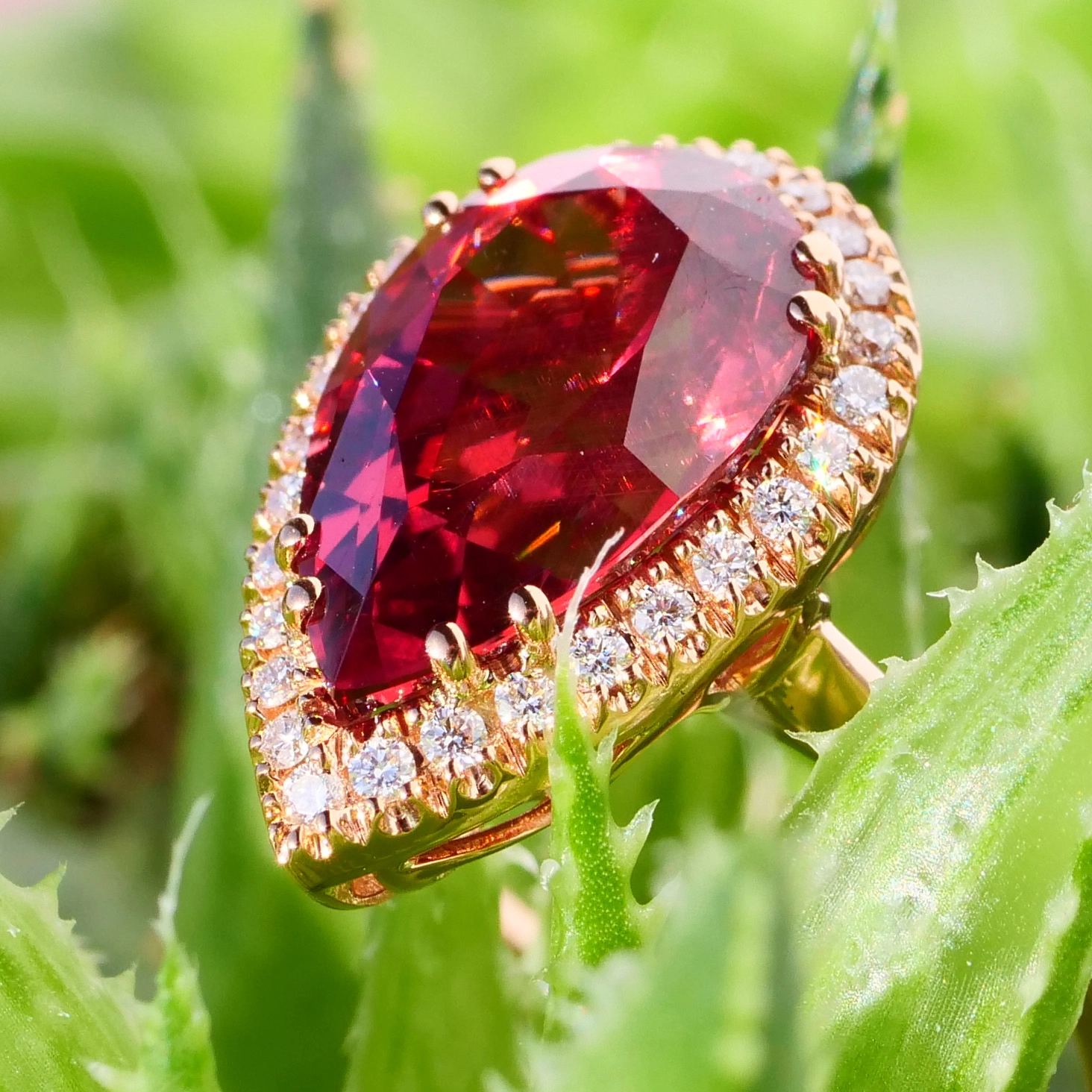 Malaya Granat Brillant Ring 750er Rosegold 5.45 ct Tansania....ein Wandlungskünstler