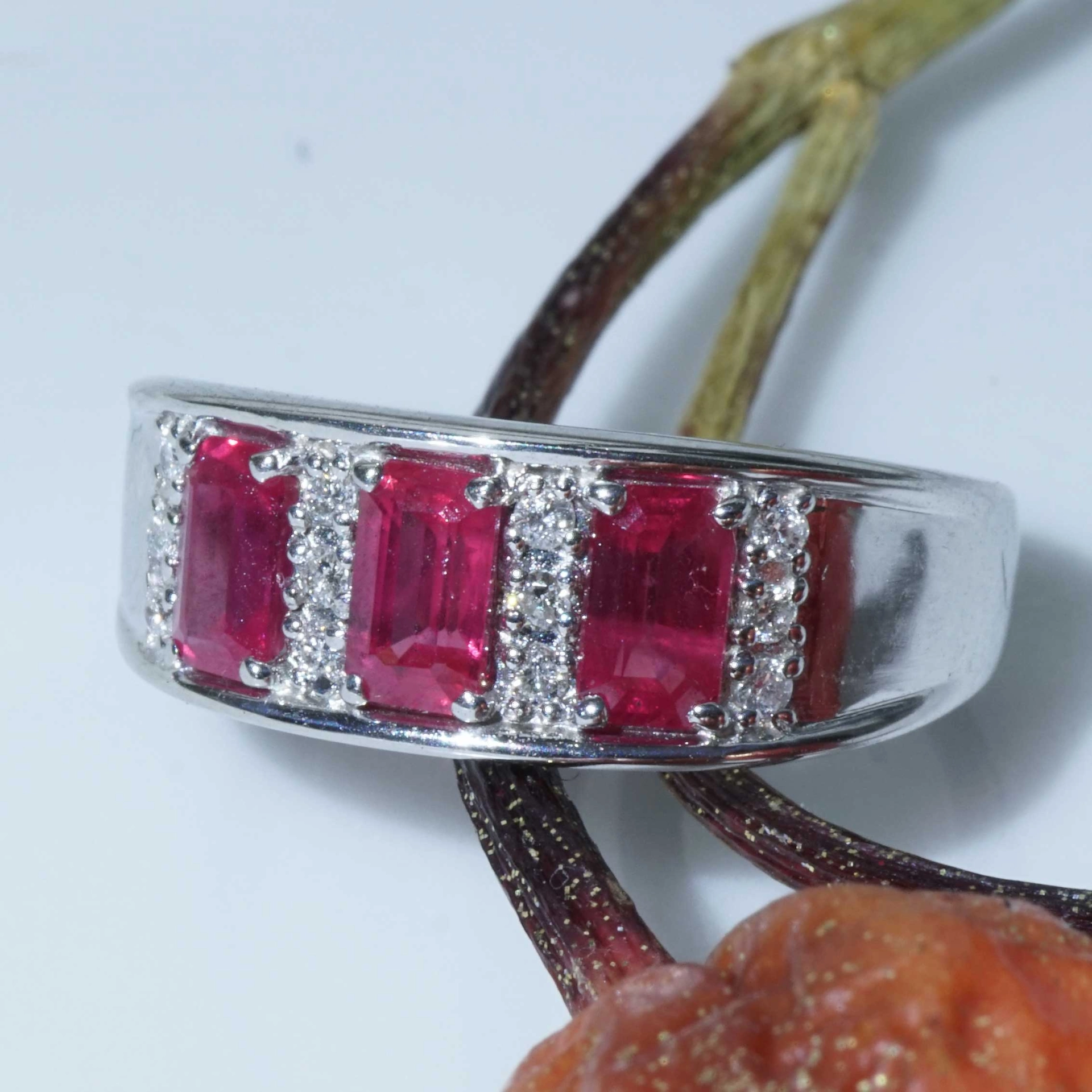 Rubin Brillant Ring 900er Platin 1.16 0.10  ct im interessanten Emeraldcut grandiose Farbe
