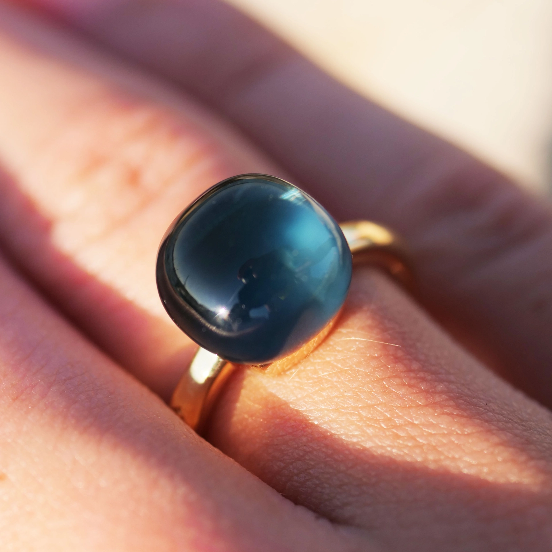 Blautopas Brillant Ring Londen Blue 750er Gelbgold Liquid Impressions cooles Design