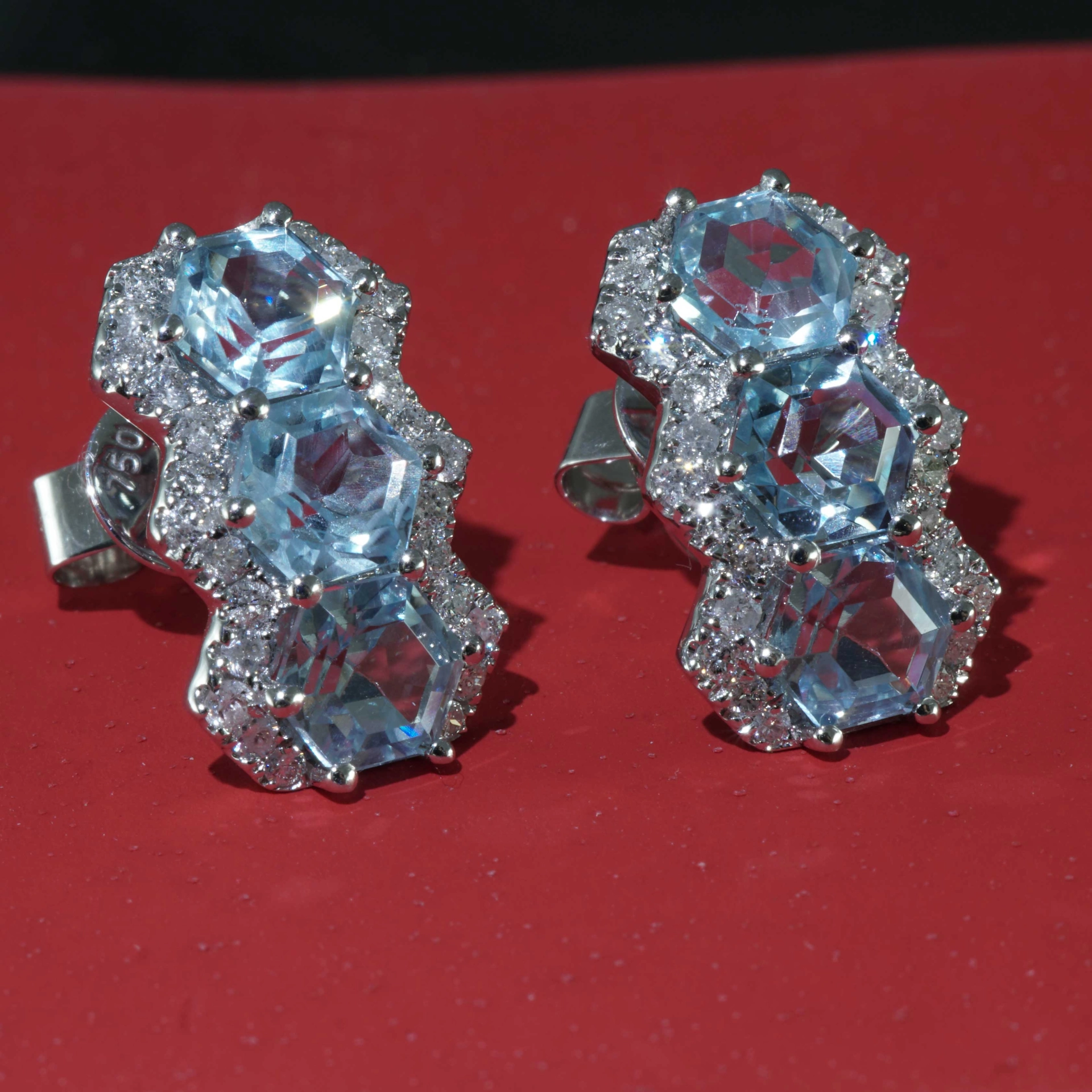 Blautopas Brillant Ohrstecker 750er Weissgold 3.60 ct 0.50 ct im extravaganten hexagonalen Stil