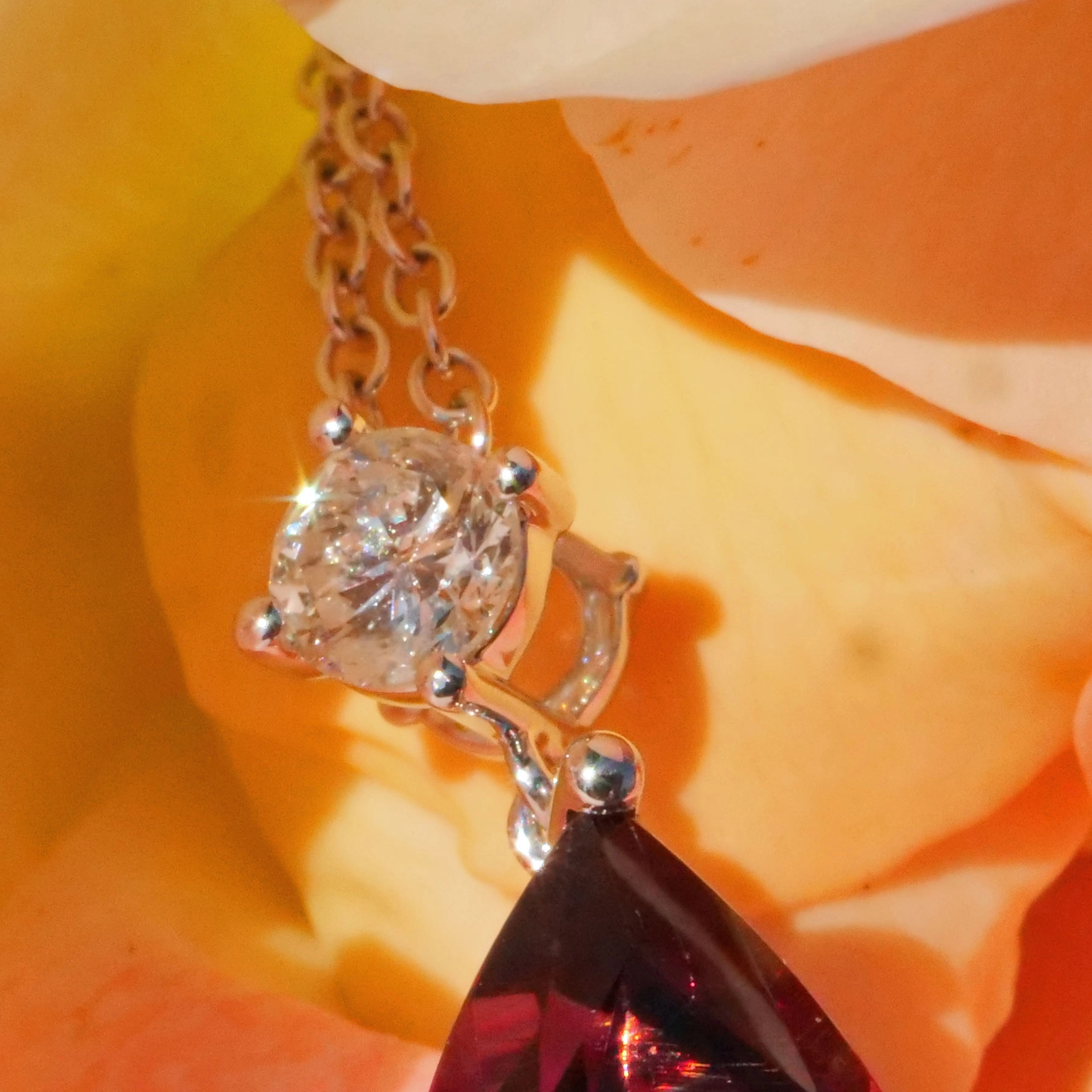 Rhodolith Brillant Anhänger 750er Weissgold IGI Zertifikat 6 ct 0.22 ct ...was für ein Rot!