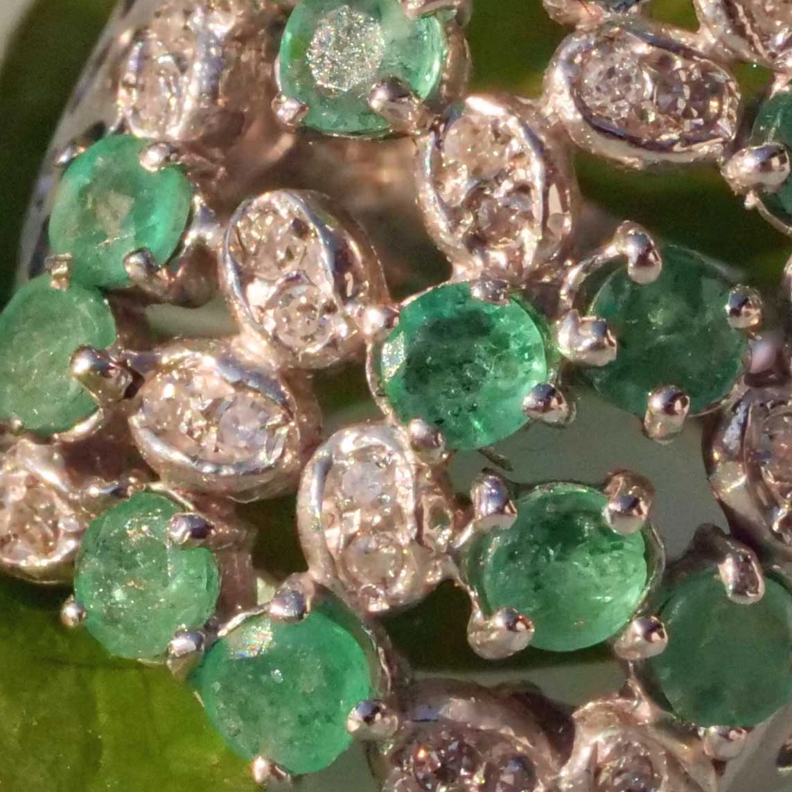 Smaragd Brillant Ring 750er Weissgold repräsentative florale Form 22 x 23 mm 0.40 2.50 ct