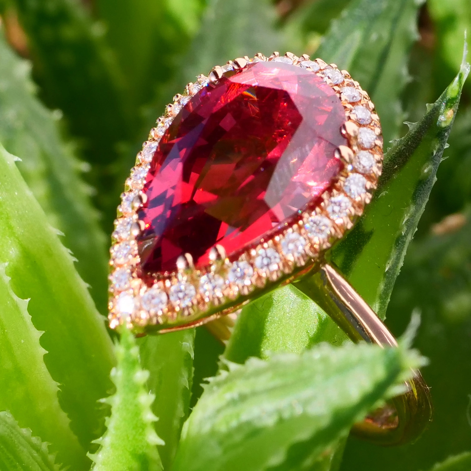 Schmuckzicke | Malayer Granat 5.18 ct Rosegold 18 kt Brillanten 