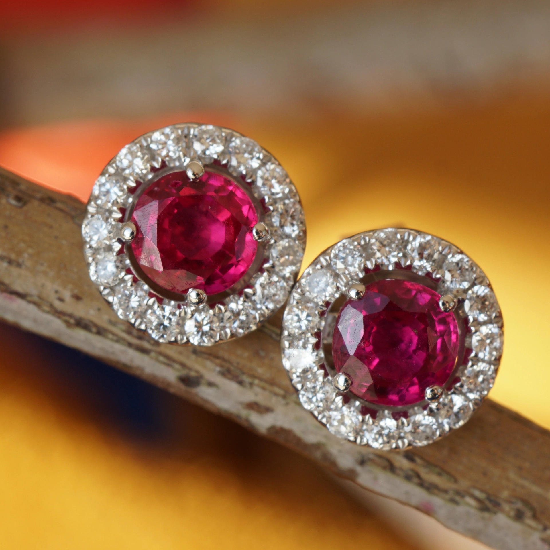 Burma Rubin Brillant Ohrstecker 1.22 ct 0.29 ct 750er Gold 8,5 mm D. AAA+ Topbrillanz