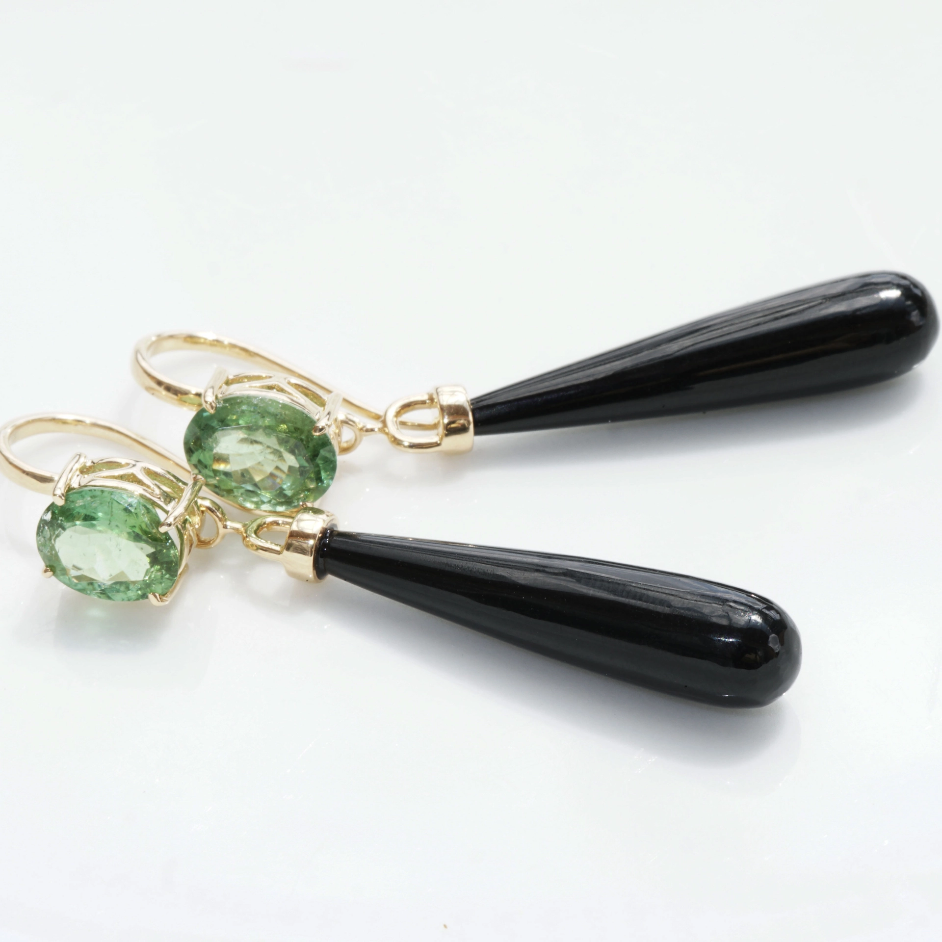 turmalin-onyx-ohrhaenger-gelbgold-paraibafarben-SON02331 Turmalin Onyx Ohrhänger 750er Gelbgold Farbe Top Farbe grün bläulich Pampel aushängbar