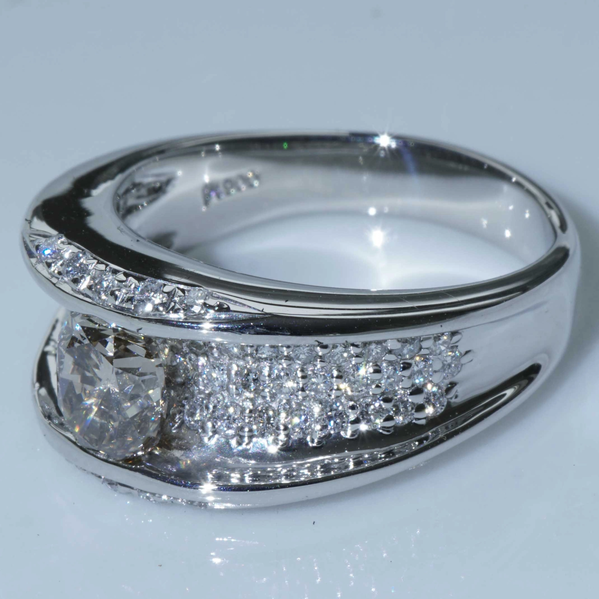 Brillant Ring 0.58 ct 1.03 ct ovaler Diamant feines Hellbraun und Reinweiss 900er Platin..karätiger Kontrast