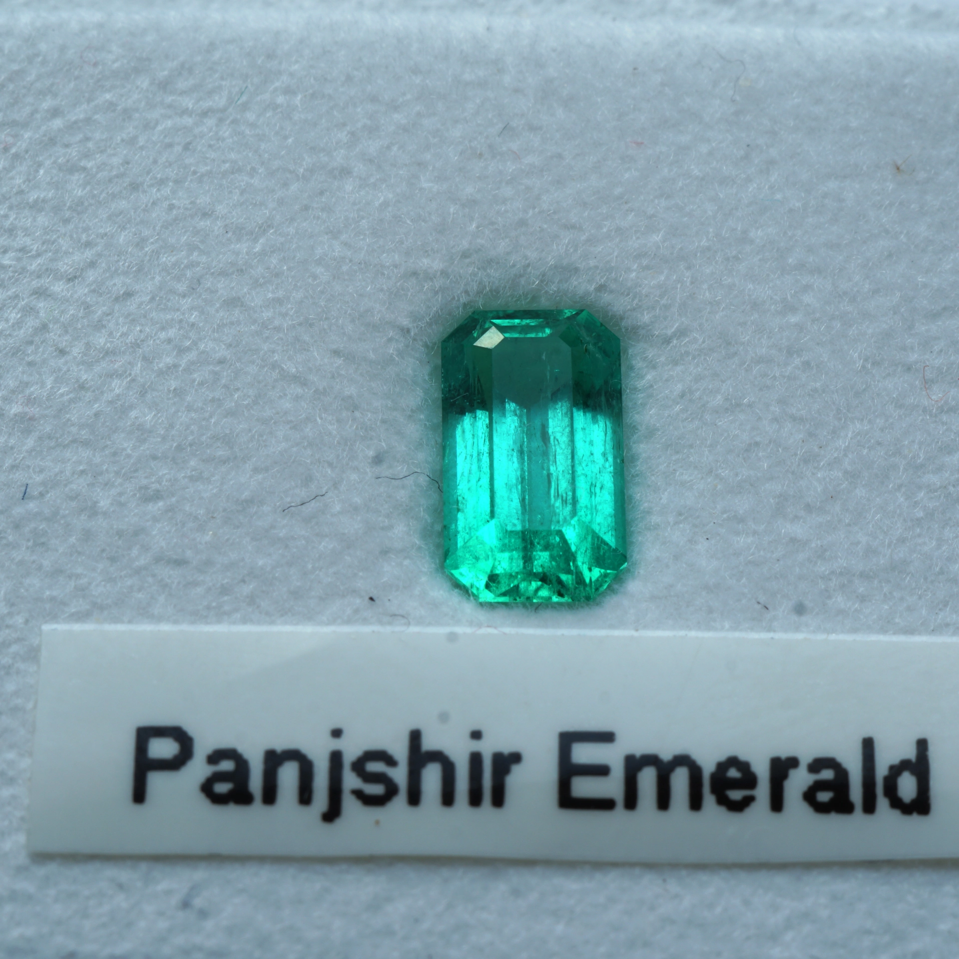 Smaragd Ring 0.97 ct Topqualität aus Afghanistan 750er Gelbgold Handarbeit