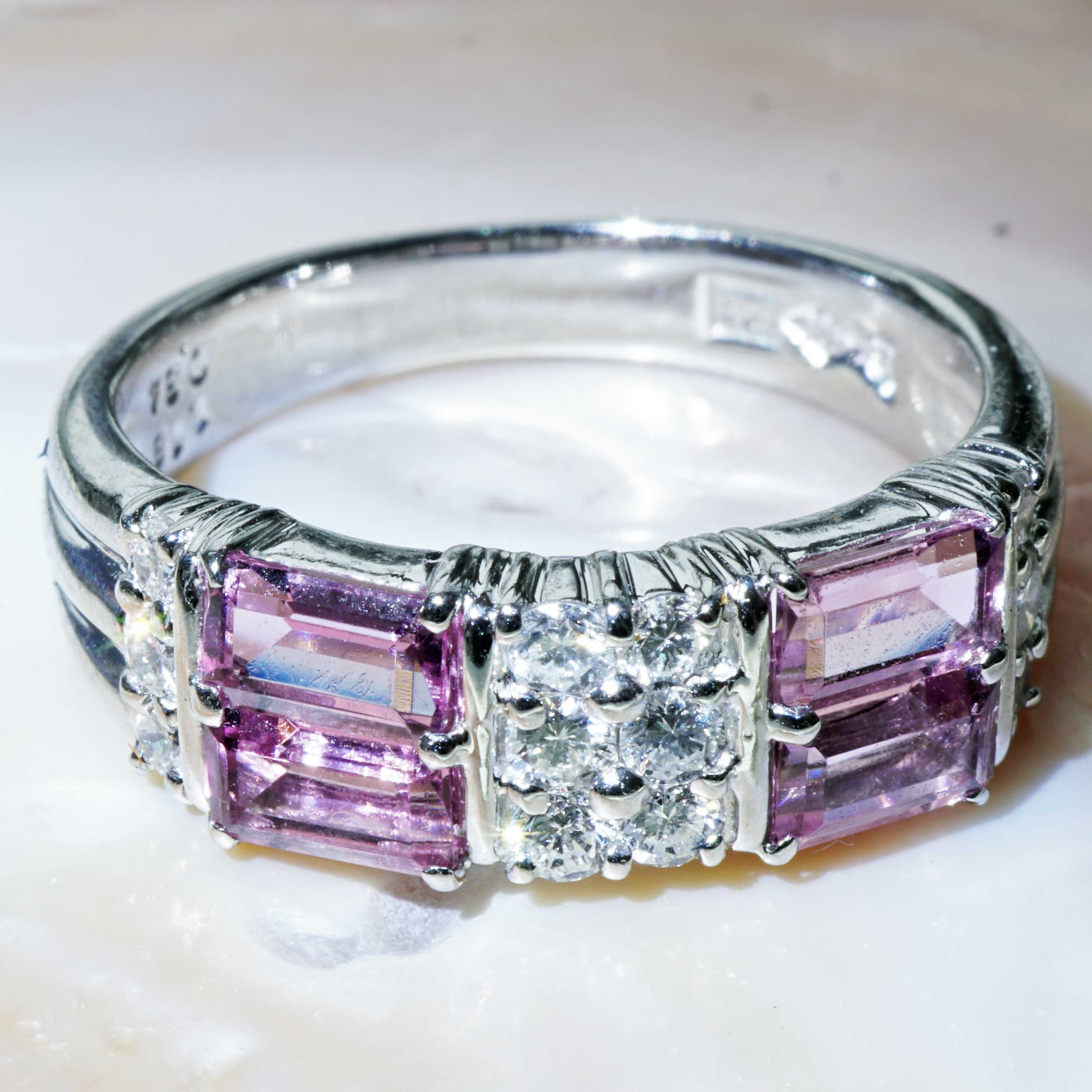 Pink Turmalin Brillant Ring 900er Platin 1.18 ct 0.34 ct ausgefallene Form mit geometrischer Struktur