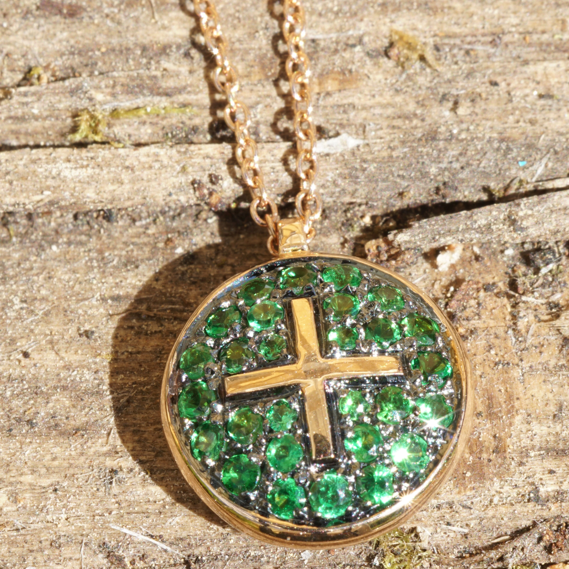 Tsavorith Kreuz Anhänger m. Kette 750er Rosegold....supercool gearbeitet in Traditionsgoldschmiede