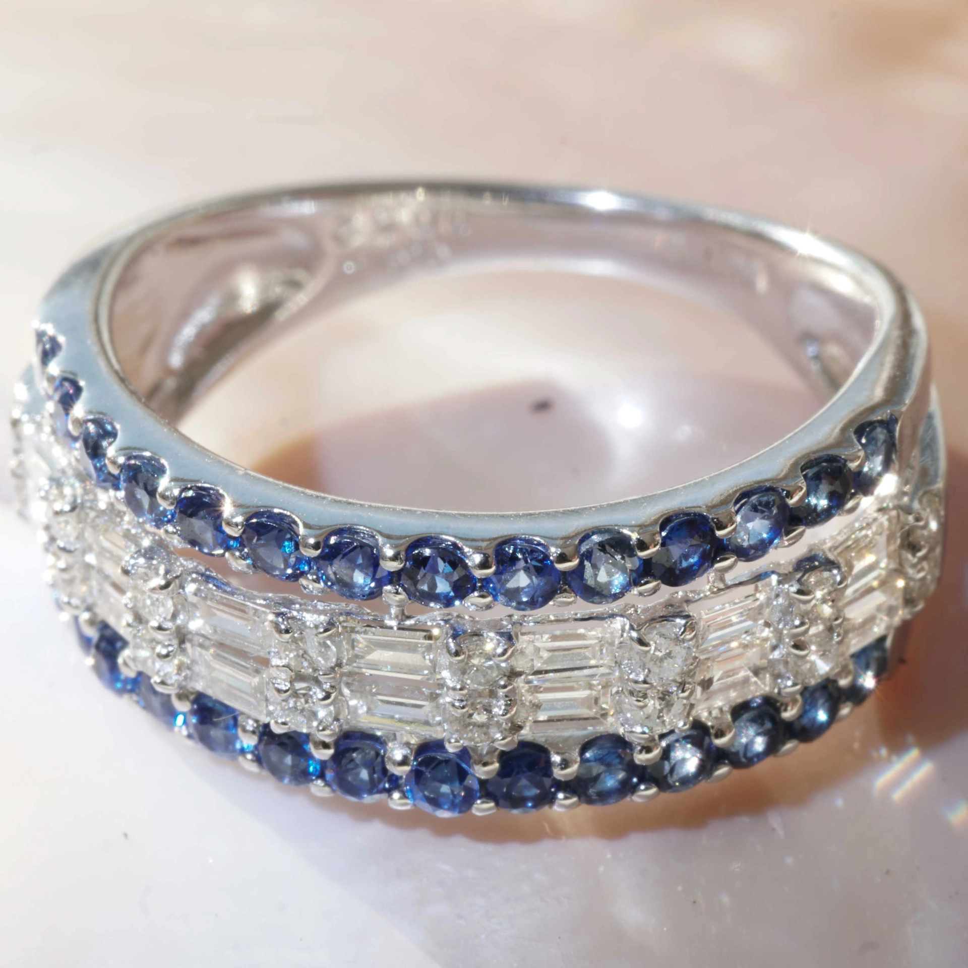 Saphir Brillant Ring 900er Platin mit Diamantbaguetten...aufwendiger Entwurf