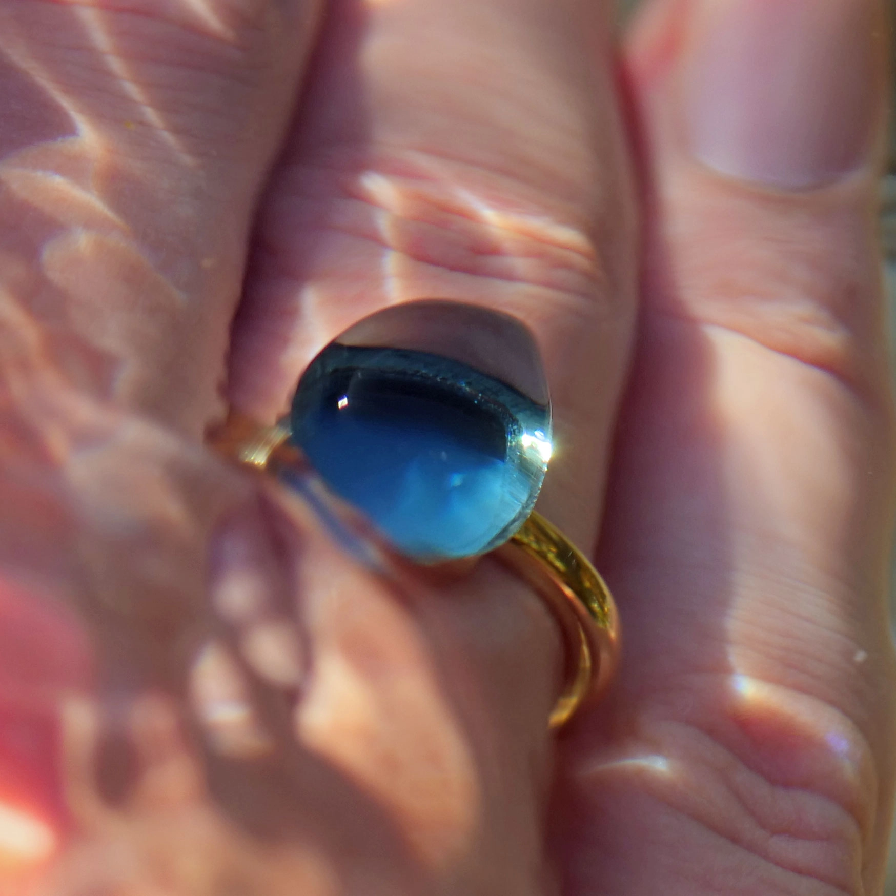 Blautopas Brillant Ring Londen Blue 750er Gelbgold Liquid Impressions cooles Design