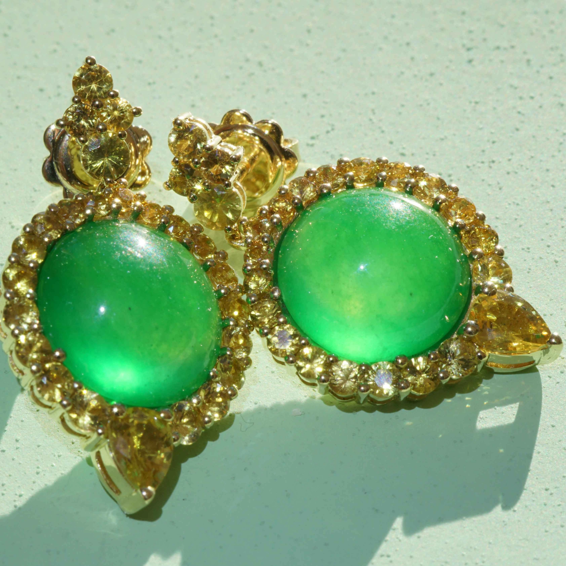 Imperial Burma Jade Saphir Ohrhänger Juwelierskunst 750er Gelbgold 9.98 ct 3.76 ct