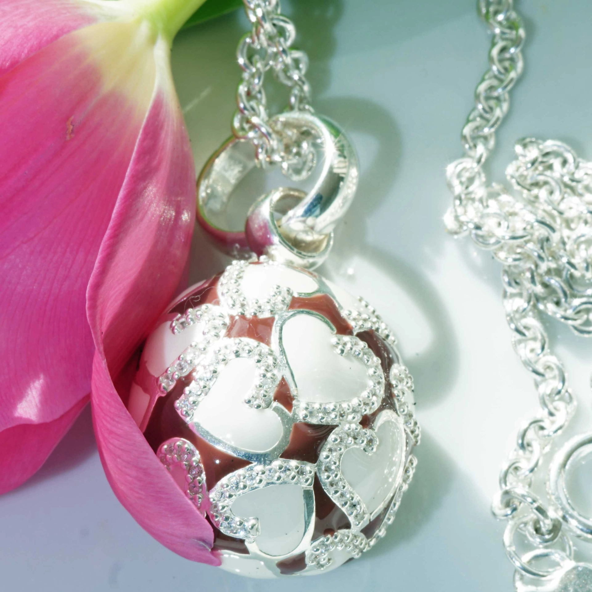 Original Chilango Anhänger im Stil Faberge Emaille Heart rot-braun 925er Silber mit Steinbesatz