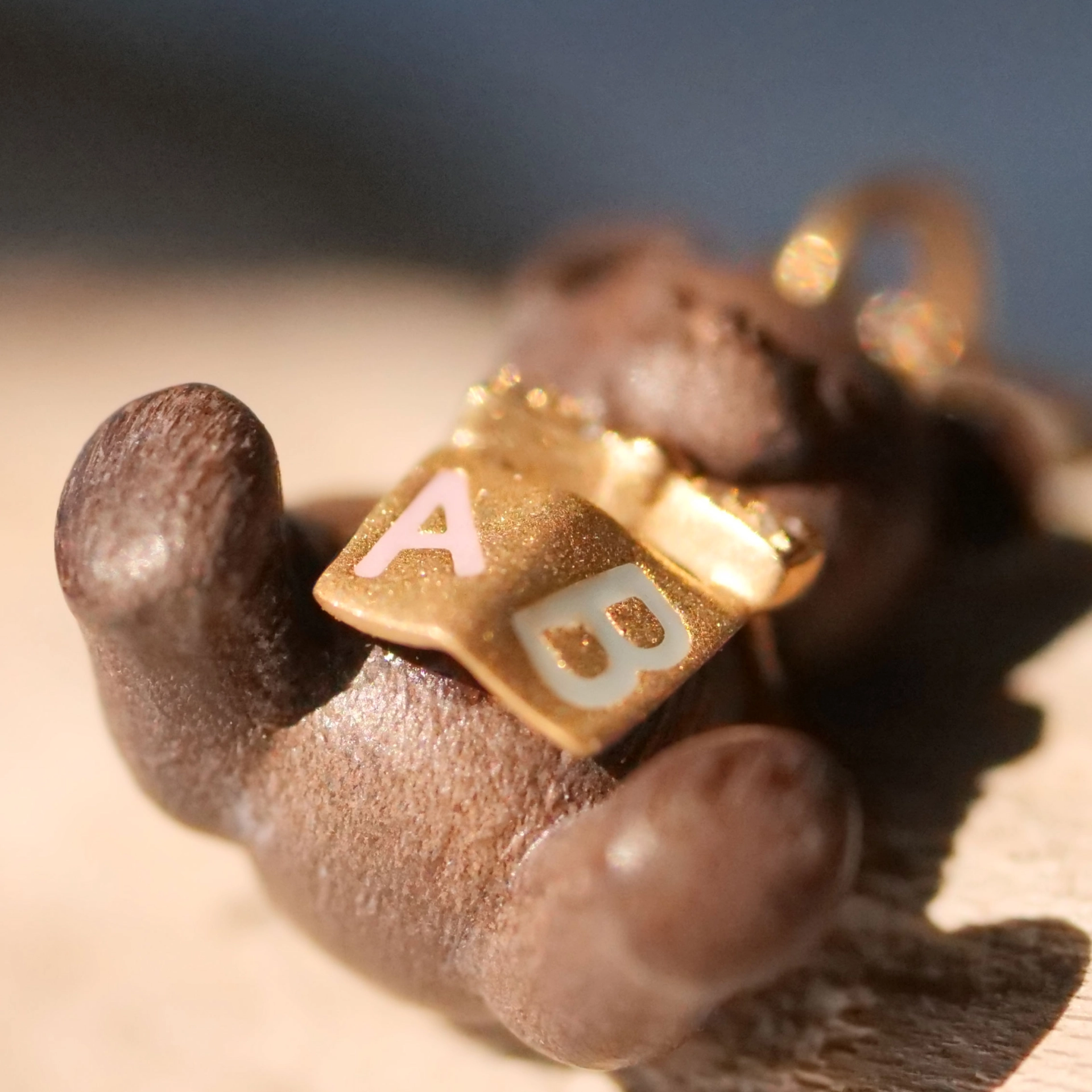 Brillant Anhänger Teddy Bärchen mit Buch 750er Gelbgold 22 x 14 x 9 mm zuckersüüs