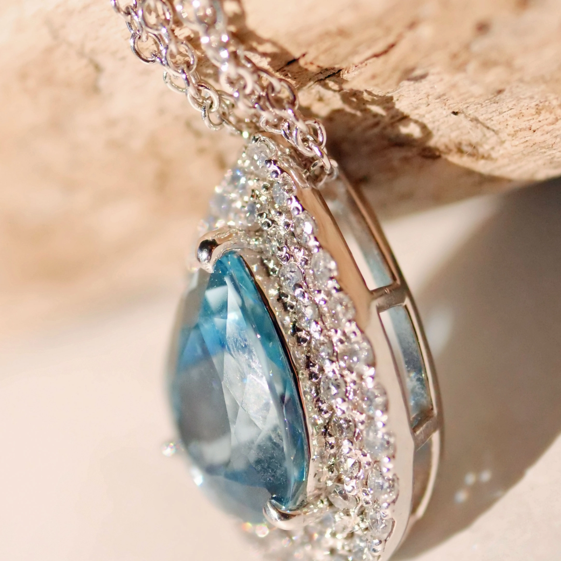 Santa Maria Aquamarin Brillant Anhänger 2.73 ct 0.63 ct Platin 950 intensive Farbbrillanz