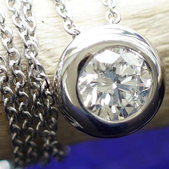 Brillant Solitär Anhänger mit Kette 750er Weissgold 0.41 ct W SI...genau den will ich...