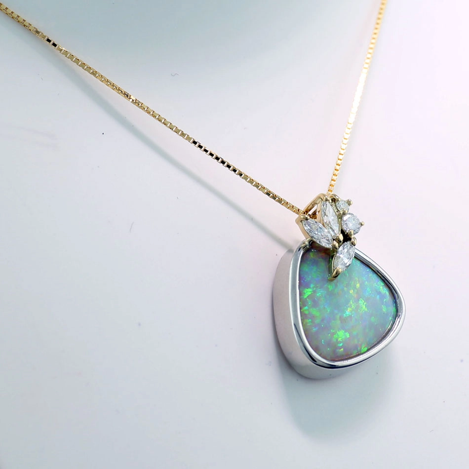 Opal Diamant Anhänger mit Kette 900er Platin 750er Gelbgold 6.74 ct 0.44 ct
