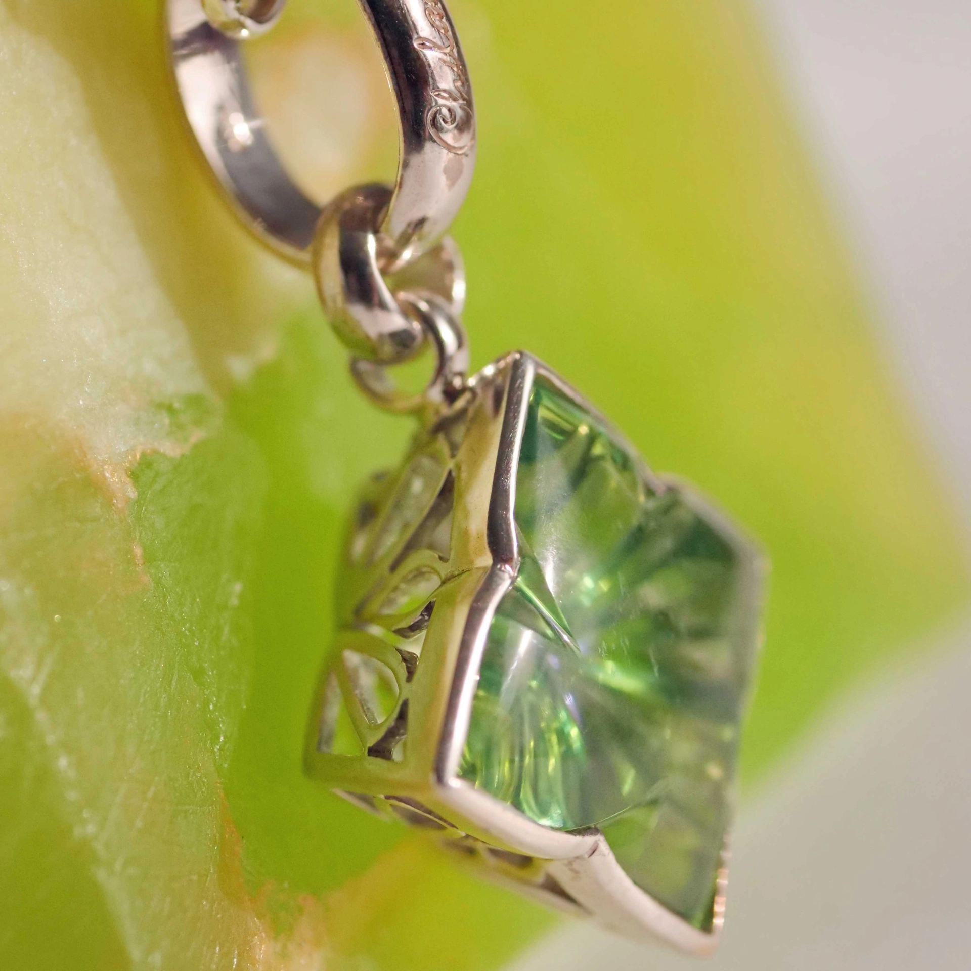 Chilango Anhänger Square Flower Diamond Cut Green Amethyst 925er Silber