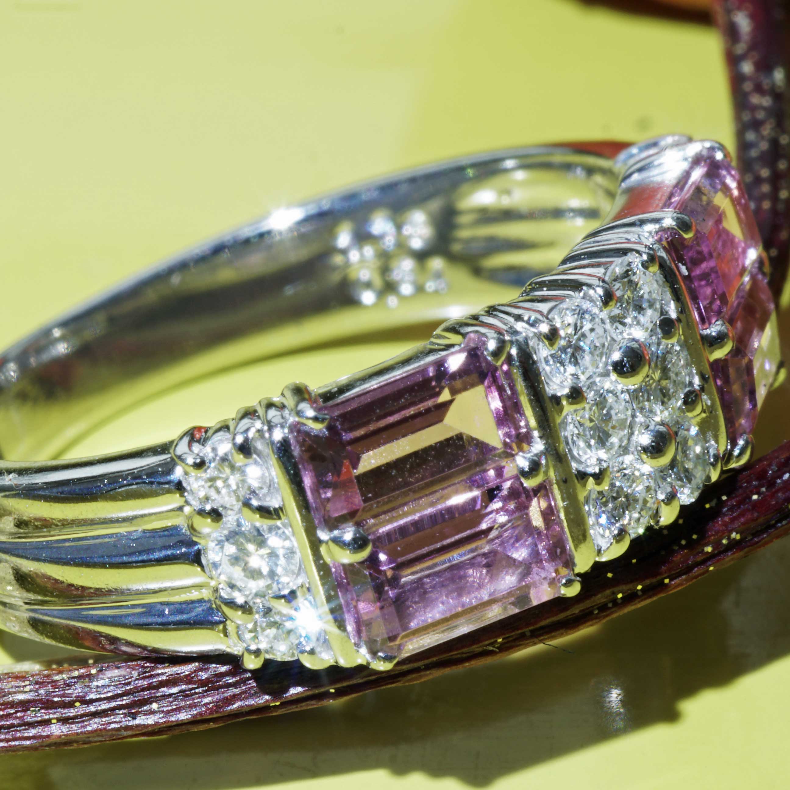 Pink Turmalin Brillant Ring 900er Platin 1.18 ct 0.34 ct ausgefallene Form mit geometrischer Struktur