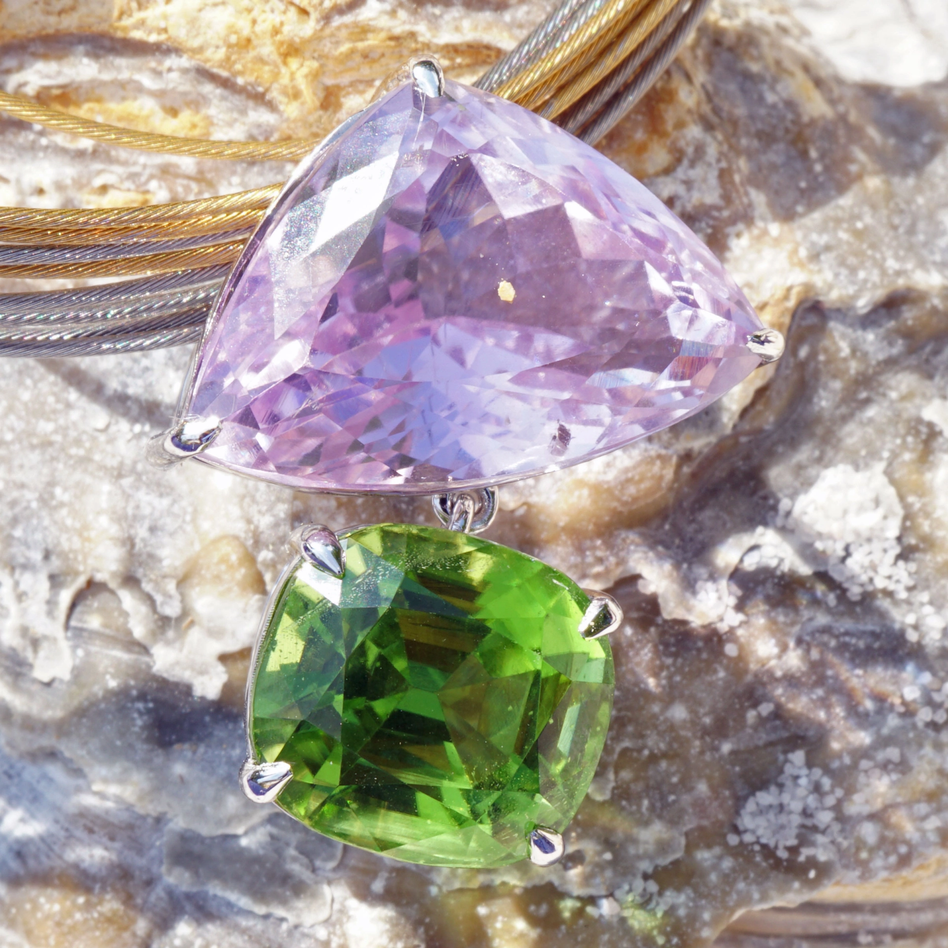 Kunzit Mint Peridot Anhaenger 750er Weissgold...atemberaubende Farbkombi...26 x 20 mm fällt auf!