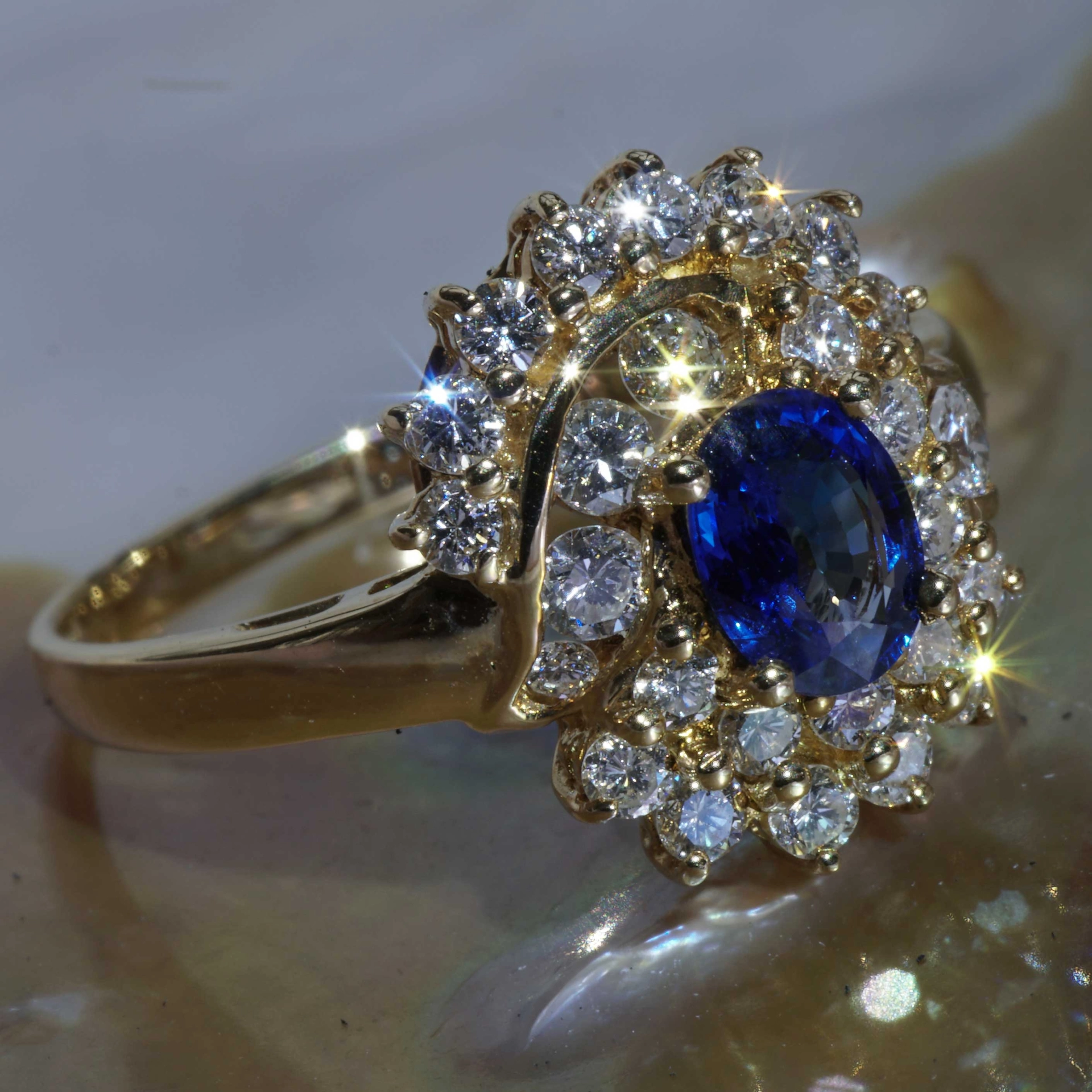 Saphir Brillant Ring 750er Gelbgold Hochwertigste Edelsteine....Qualität die Freude bereitet