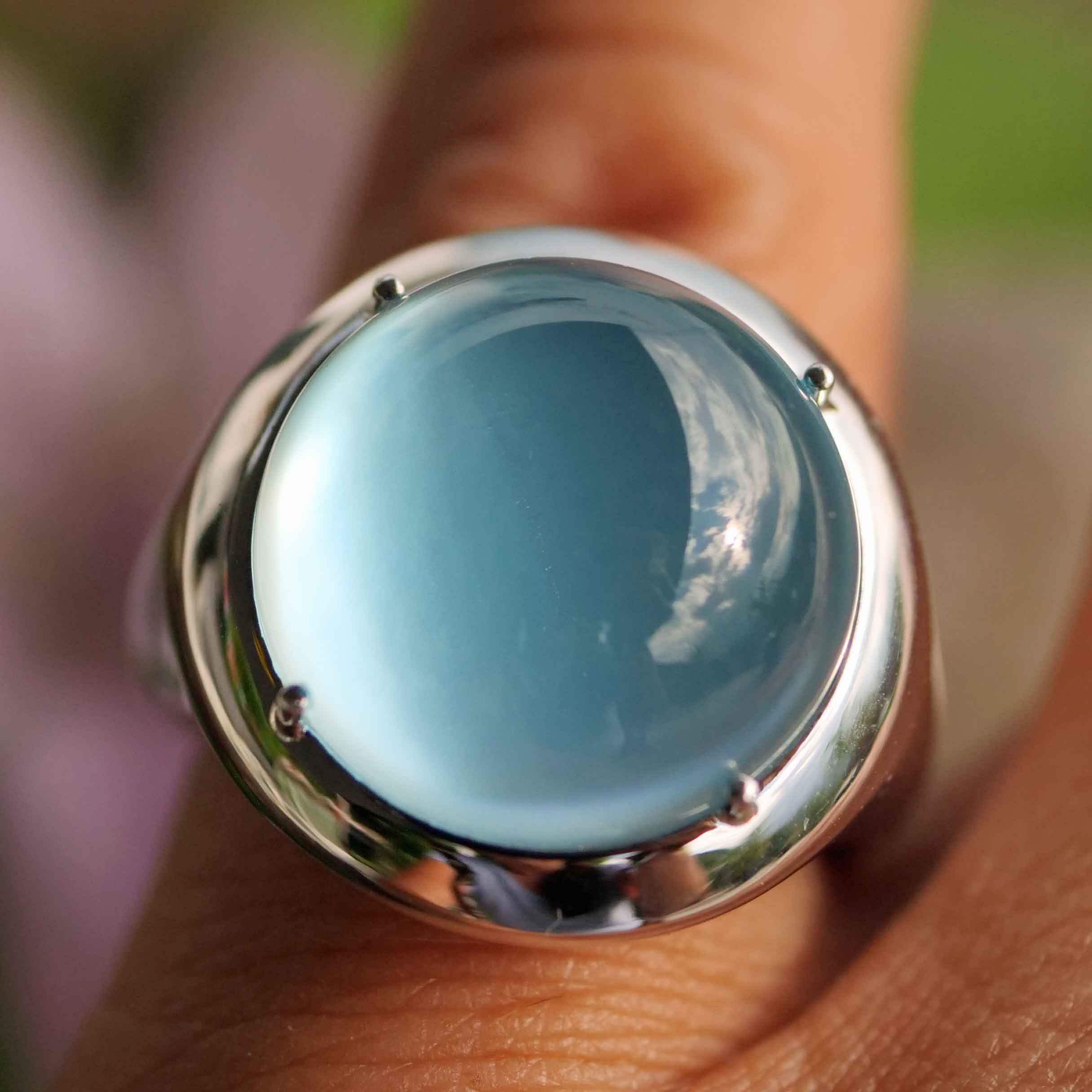 Moderner Blautopas Perlmut Ring 750er Weissgold skyblue Bubble 20 mm Durchmesser 