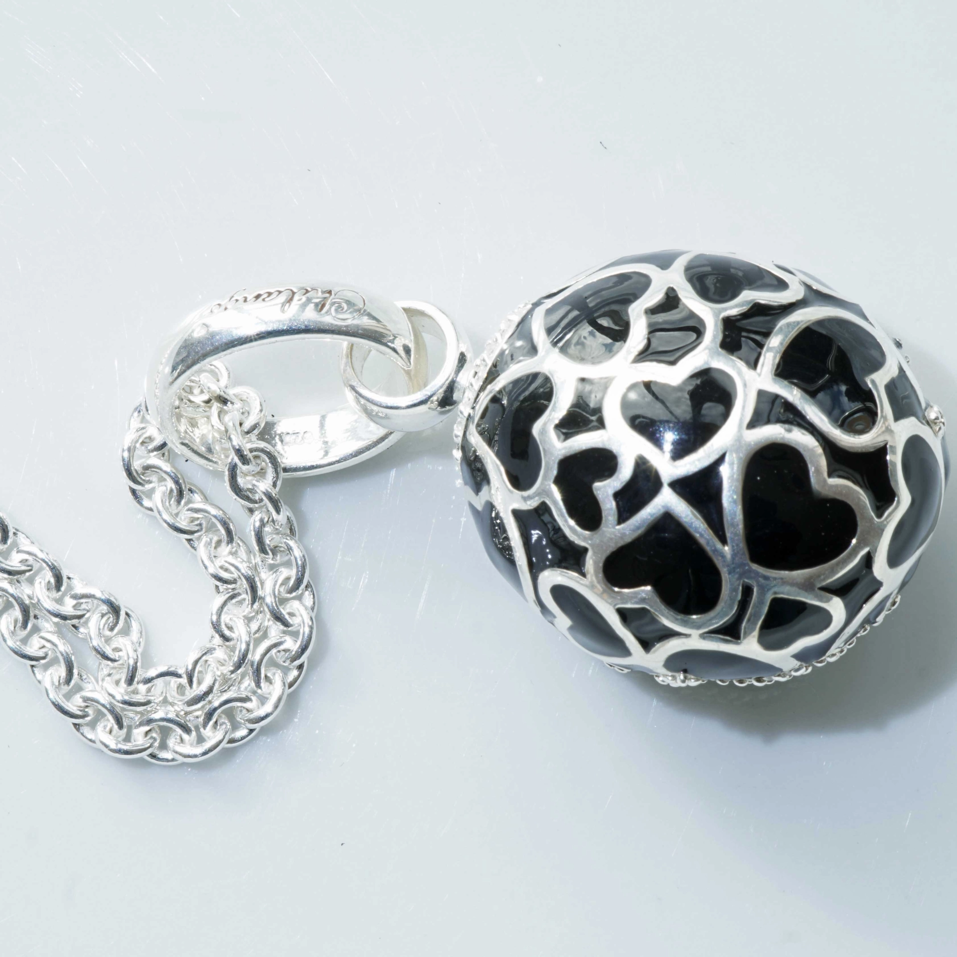 Original Chilango Anhänger im Stil Faberge Emaille Heart Black 925er Silber mit Steinbesatz