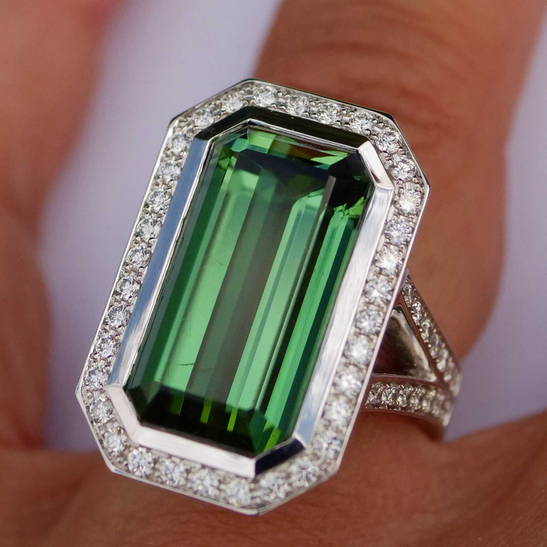 Statement Ring mit Brillanten und Turmalin Grün Augenrein aus Afghanistan 19.80 ct Investment Edelstein sehr feine Farbe 