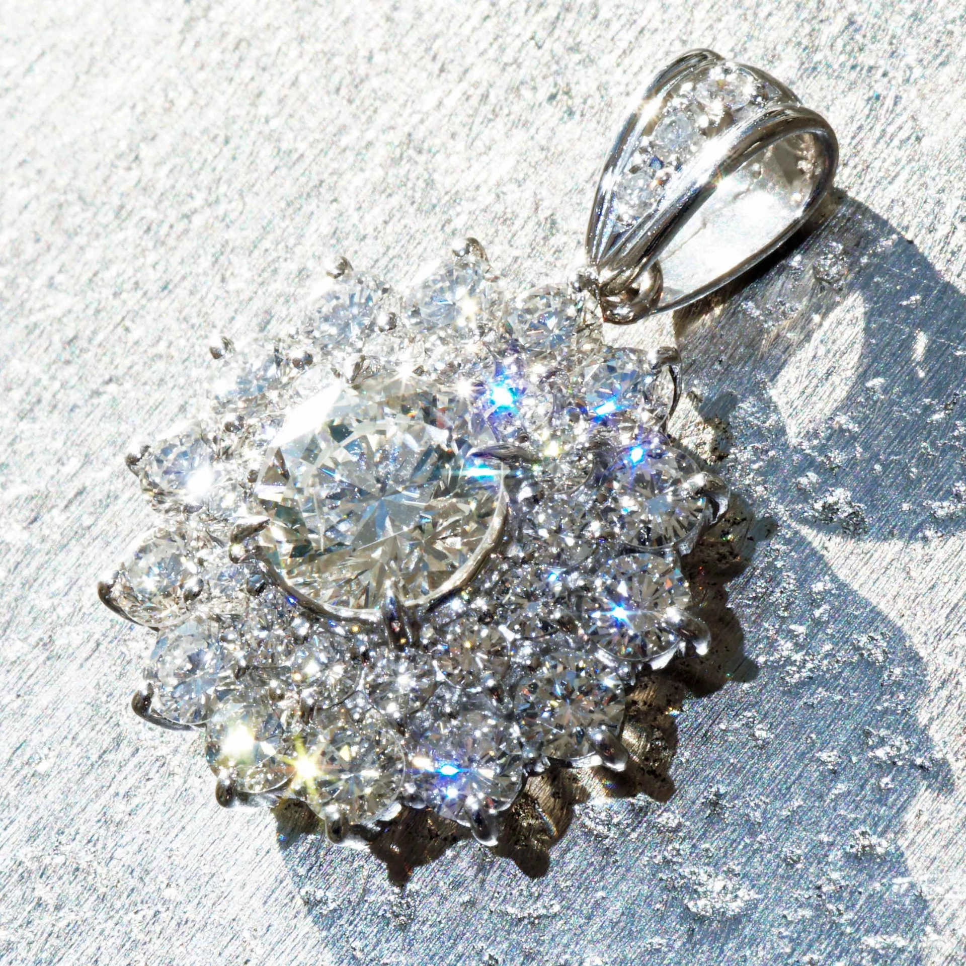 Solitär Anhänger 1.022 ct 1.48 ct 900er Platin High End Rosettenform
