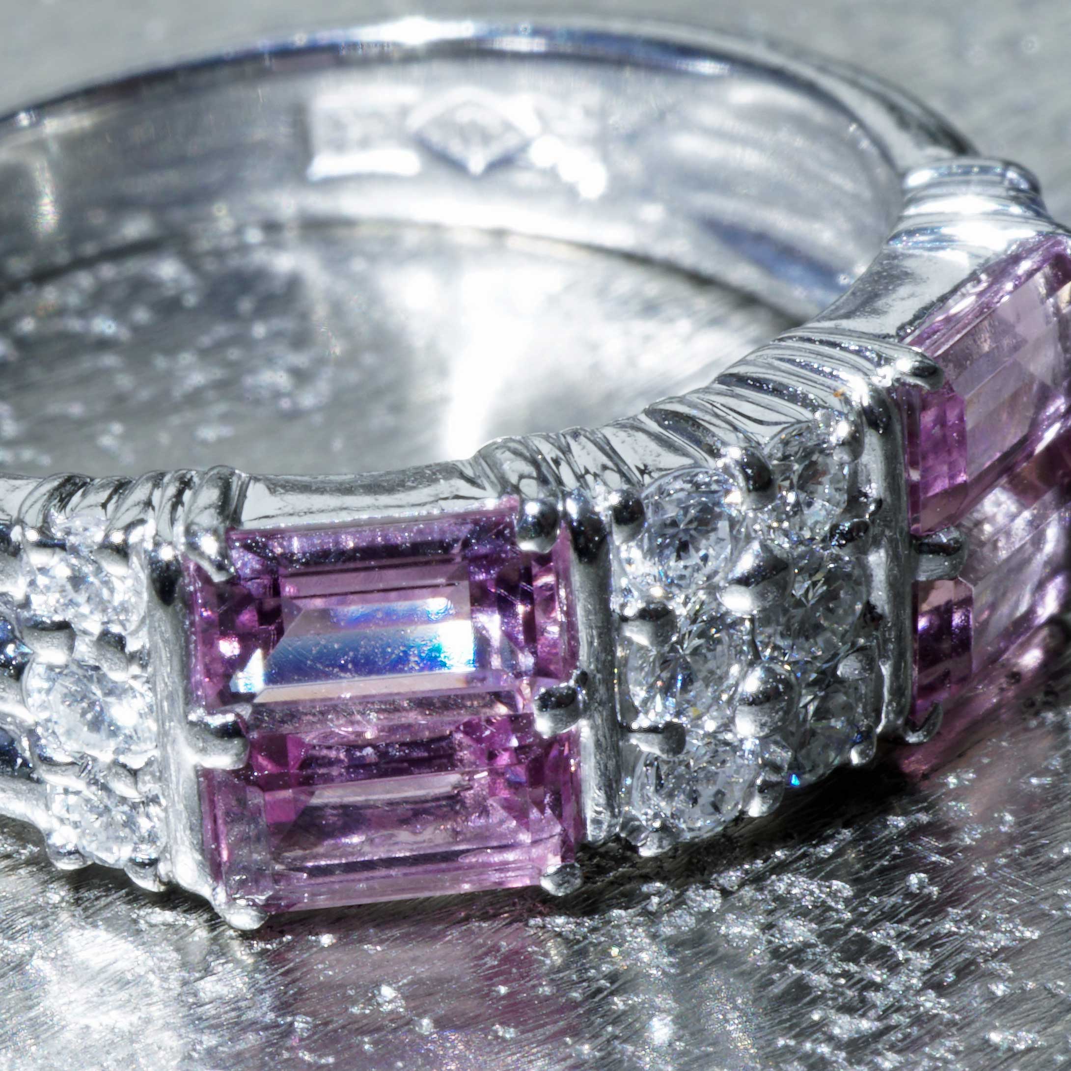 Pink Turmalin Brillant Ring 900er Platin 1.18 ct 0.34 ct ausgefallene Form mit geometrischer Struktur