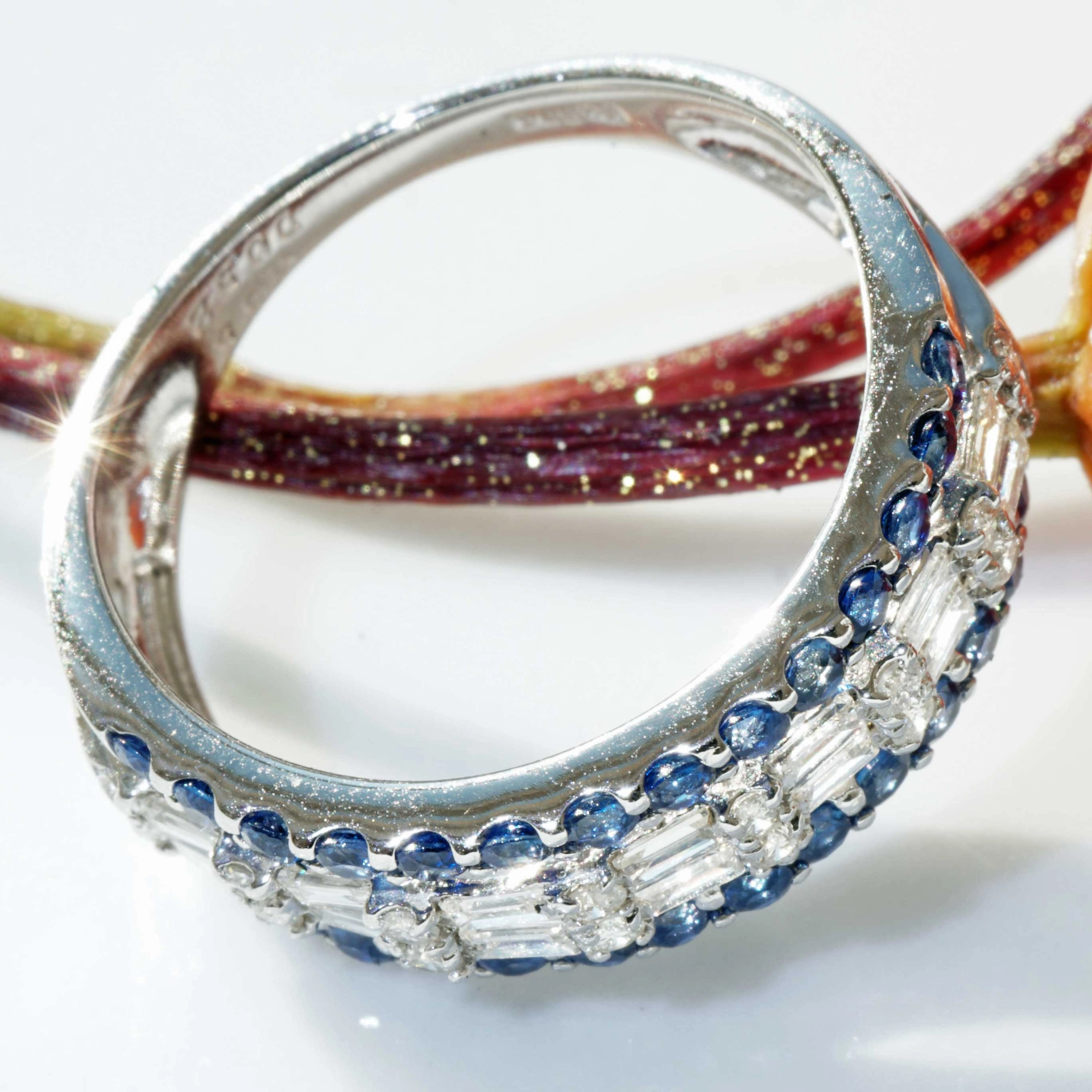 Saphir Brillant Ring 900er Platin mit Diamantbaguetten...aufwendiger Entwurf