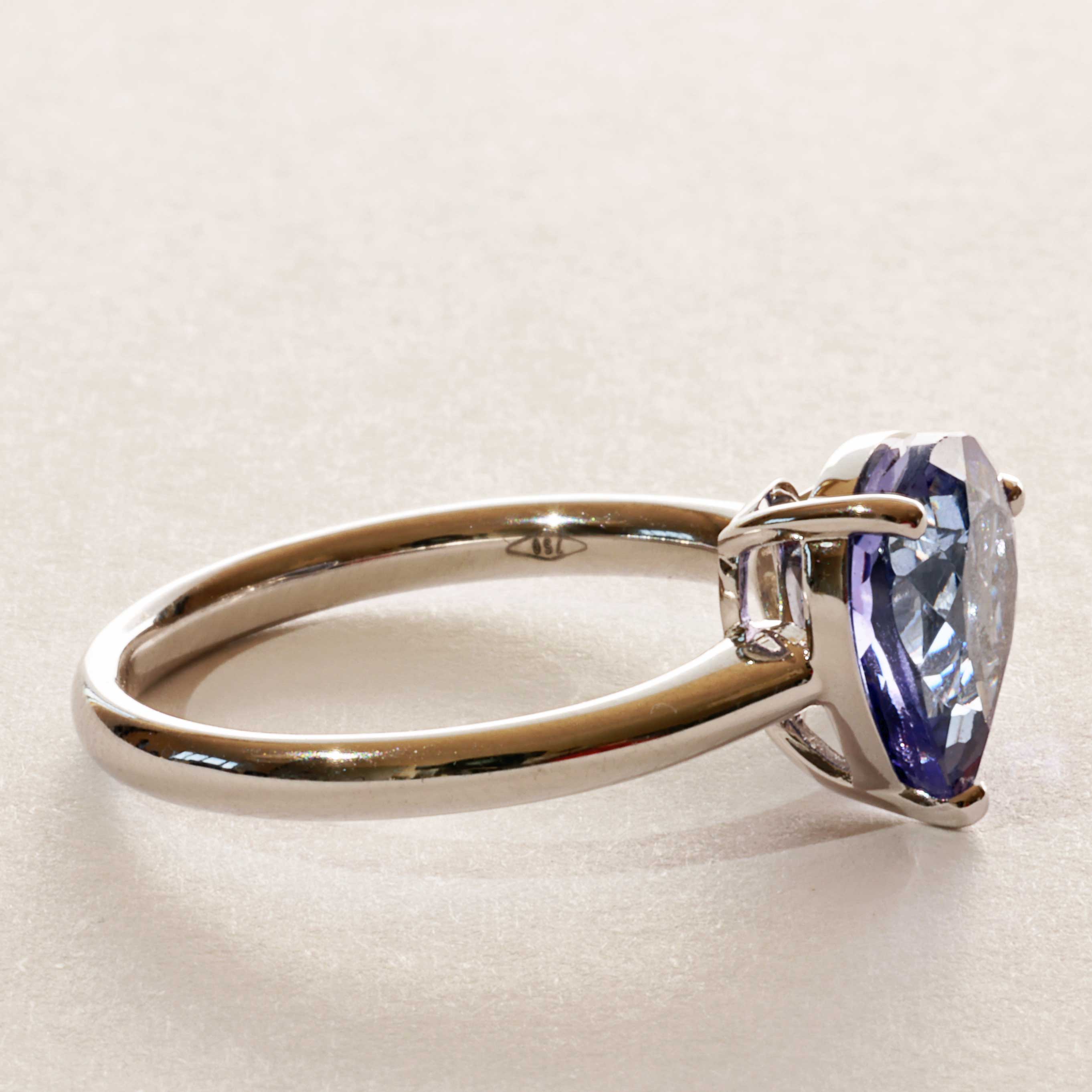 Tansanit Brillant Ring 750er Weissgold 2.30 ct  0.42 ct tolles Design zum Kombinieren als Steckring