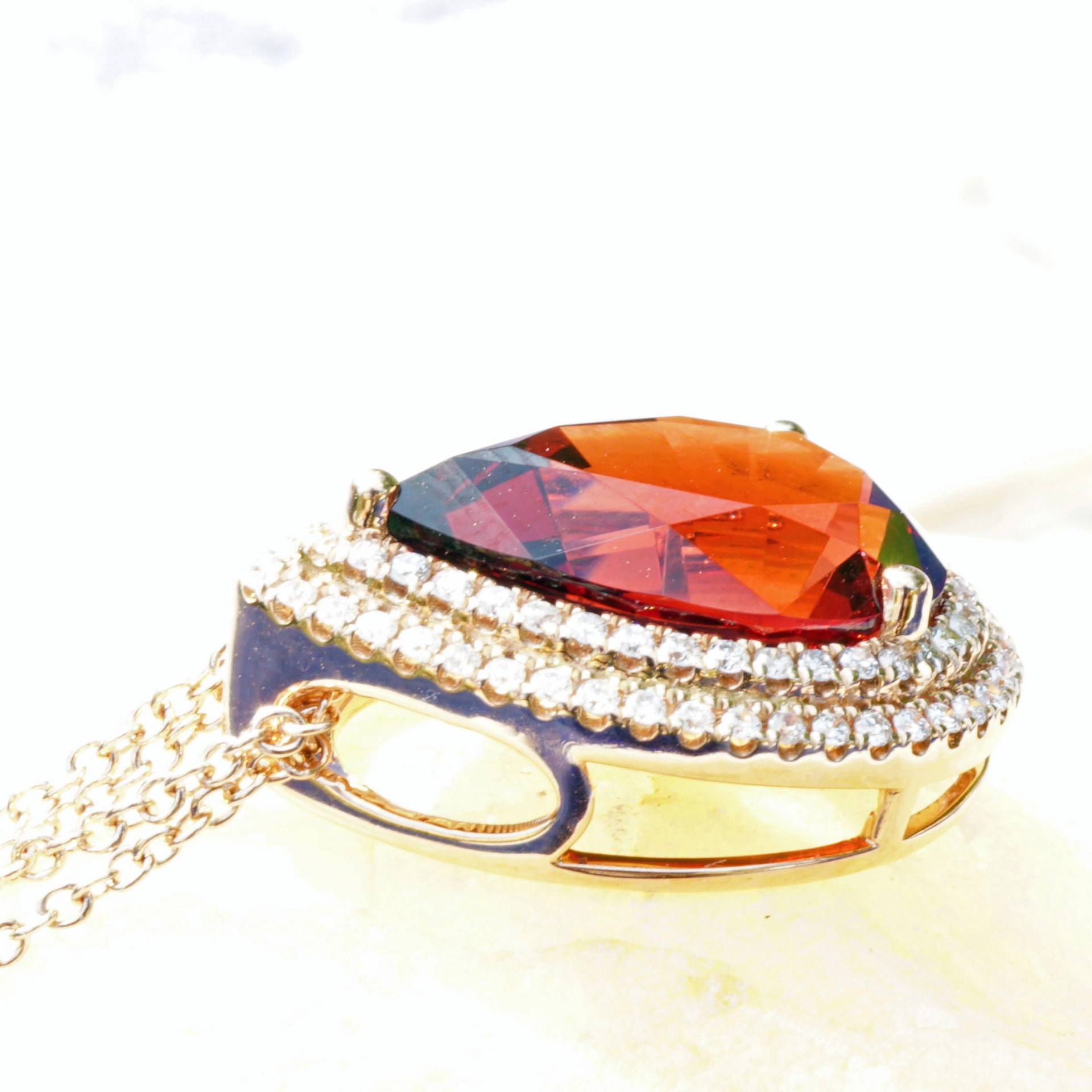 Malaya Granat Brillant Anhänger 750er Rosegold 5.18 ct Tansania....ein Wandlungskünstler
