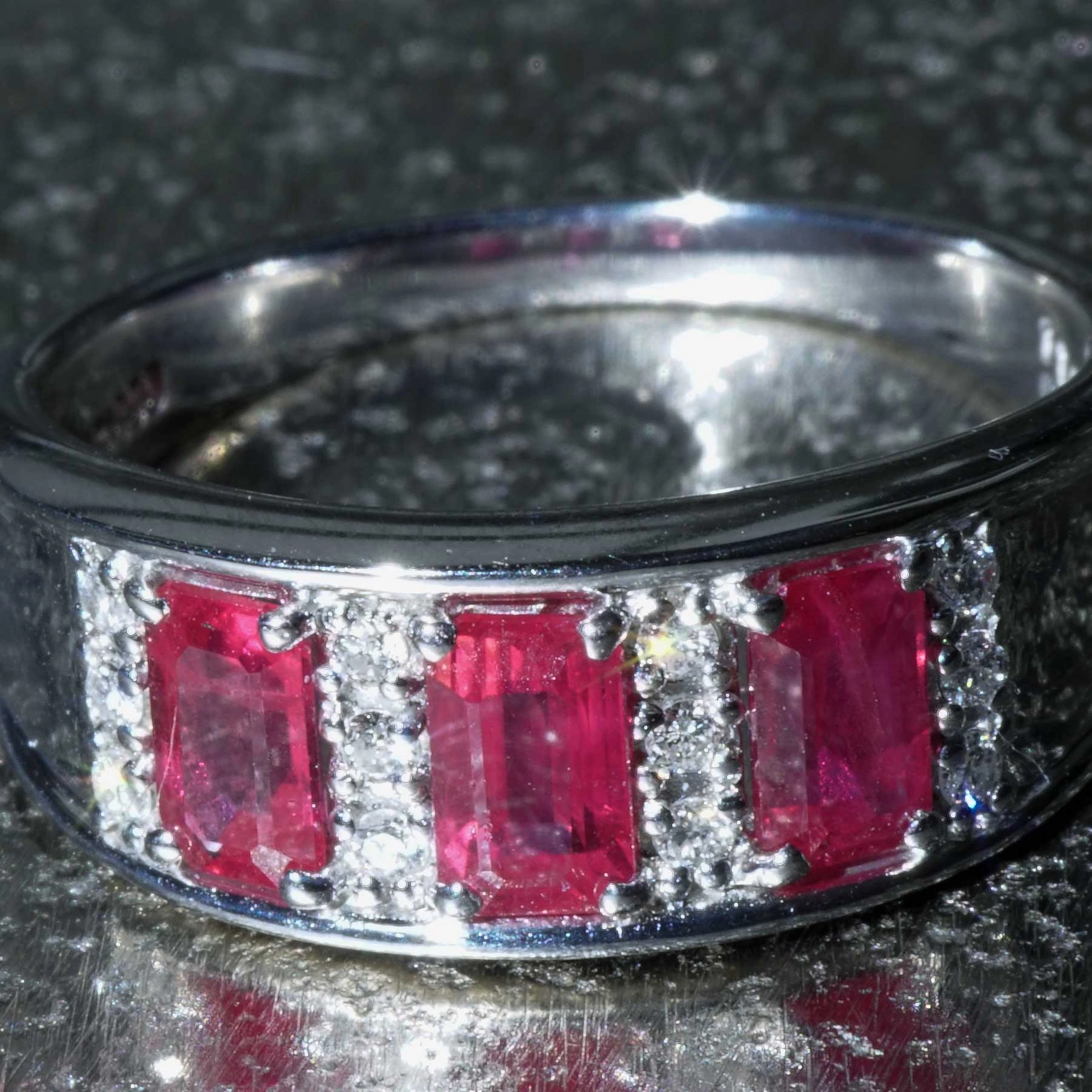 Rubin Brillant Ring 900er Platin 1.16 0.10  ct im interessanten Emeraldcut grandiose Farbe