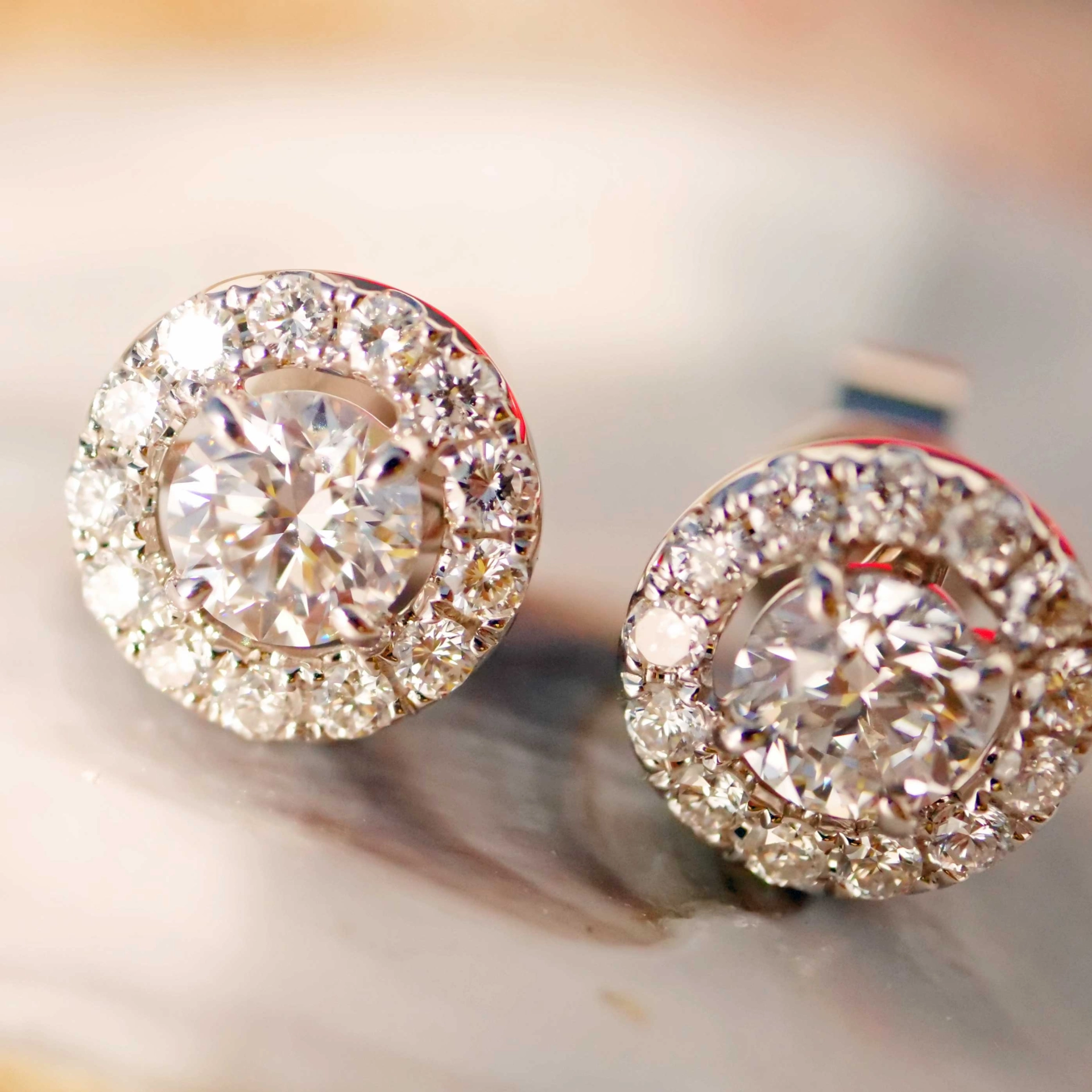 GIA zertifizierte 1.46 ct TW / VVS-VS Brillant Ohrstecker 750er Weissgold 9,2 mm Durchmesser