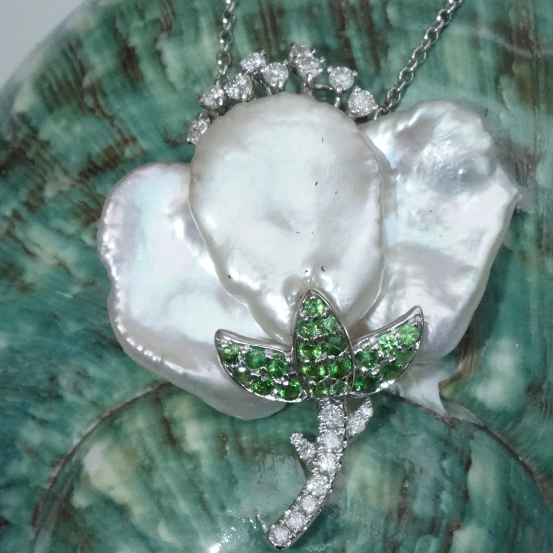 Perl Brillant Tsavorith Collier 750er Weissgold 0.30 ct .... Blume aus Edelsteinen..frozen