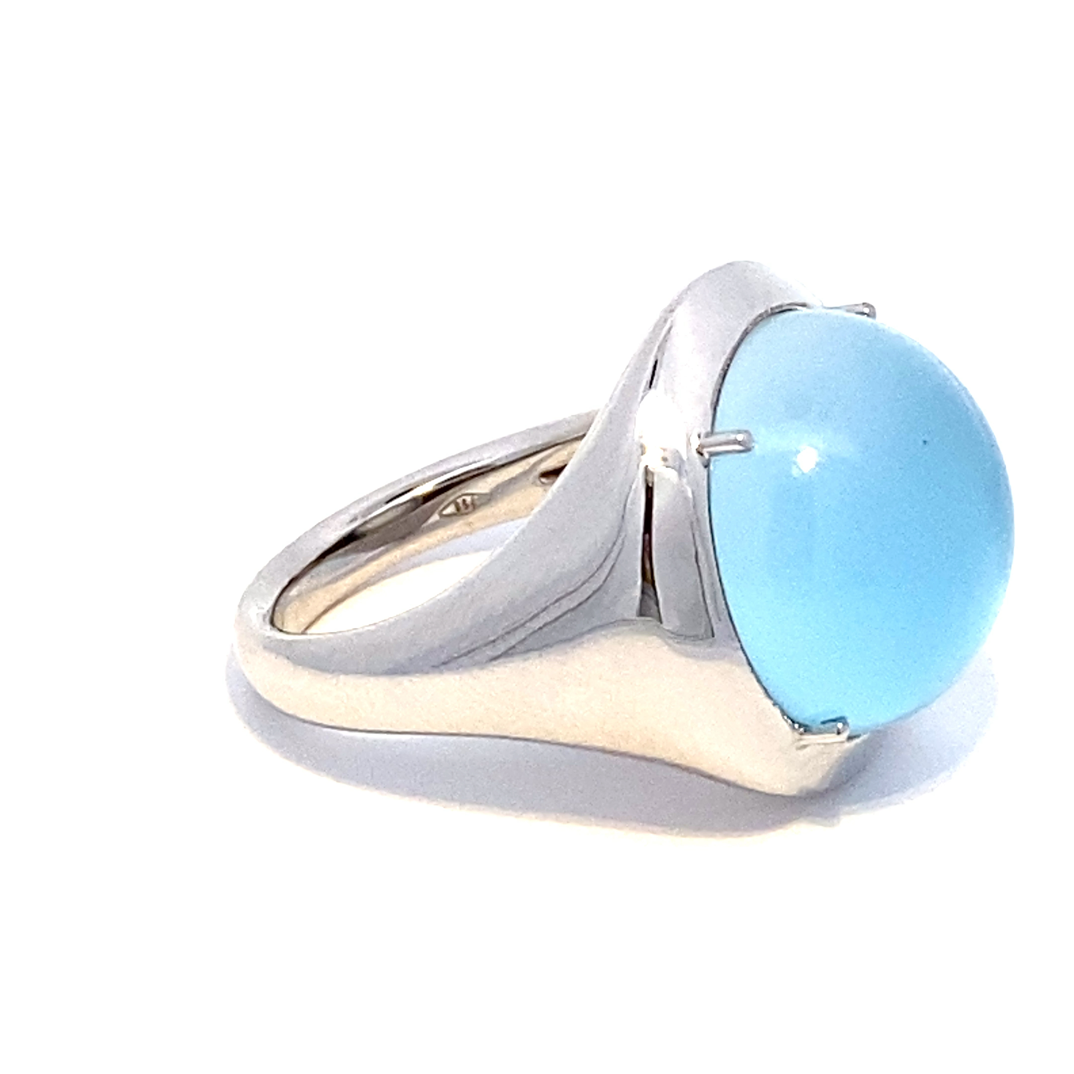 Blauer Topas in Weissgold Ring