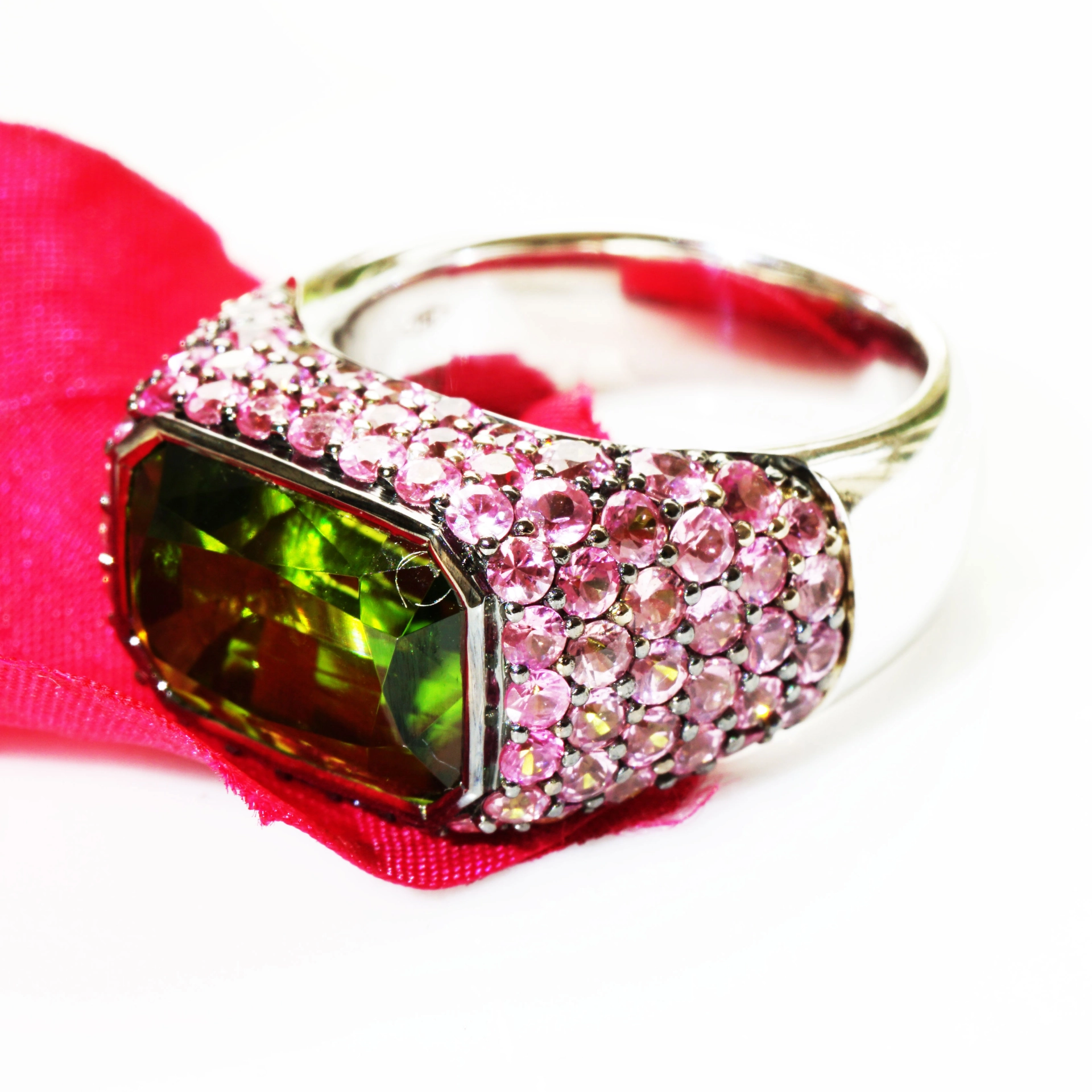 Saphir Peridot Ring 750er Weissgold Investment Edelstein Supat Mine Pakistan 9 ct mit Expertise