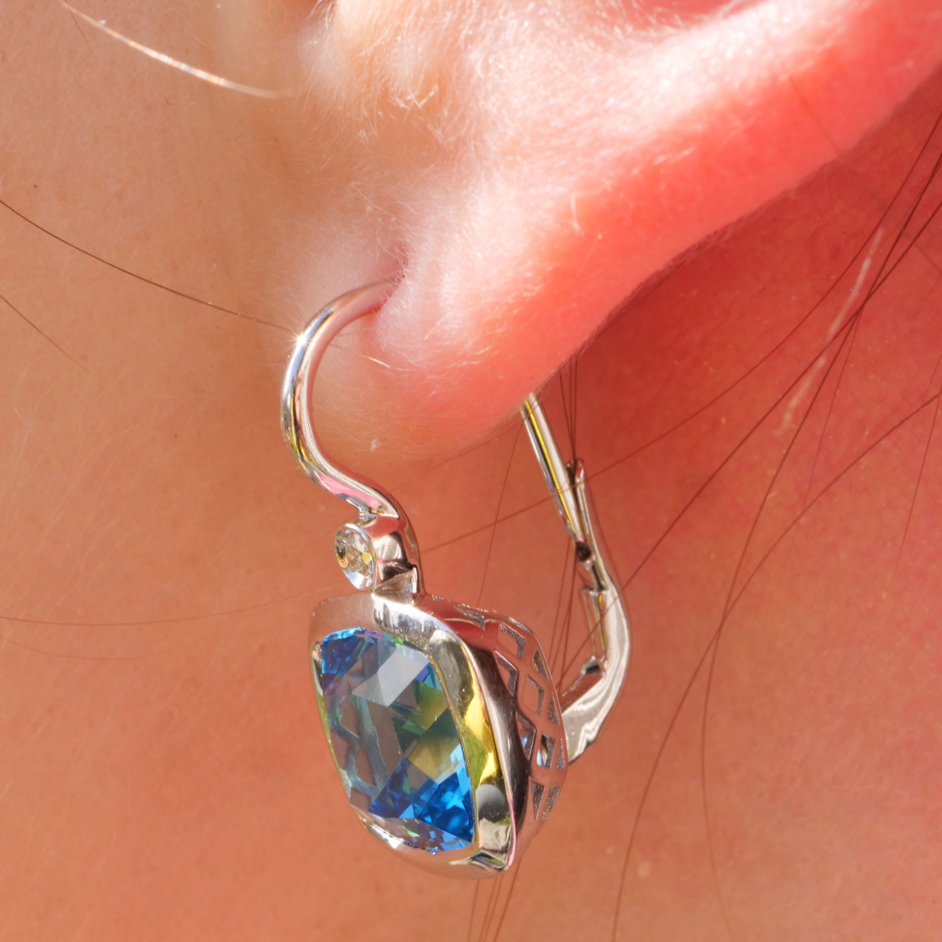 Ohrhänger Blautopas Brillant 750er Weissgold tolle Juweliersarbeit made in Italy