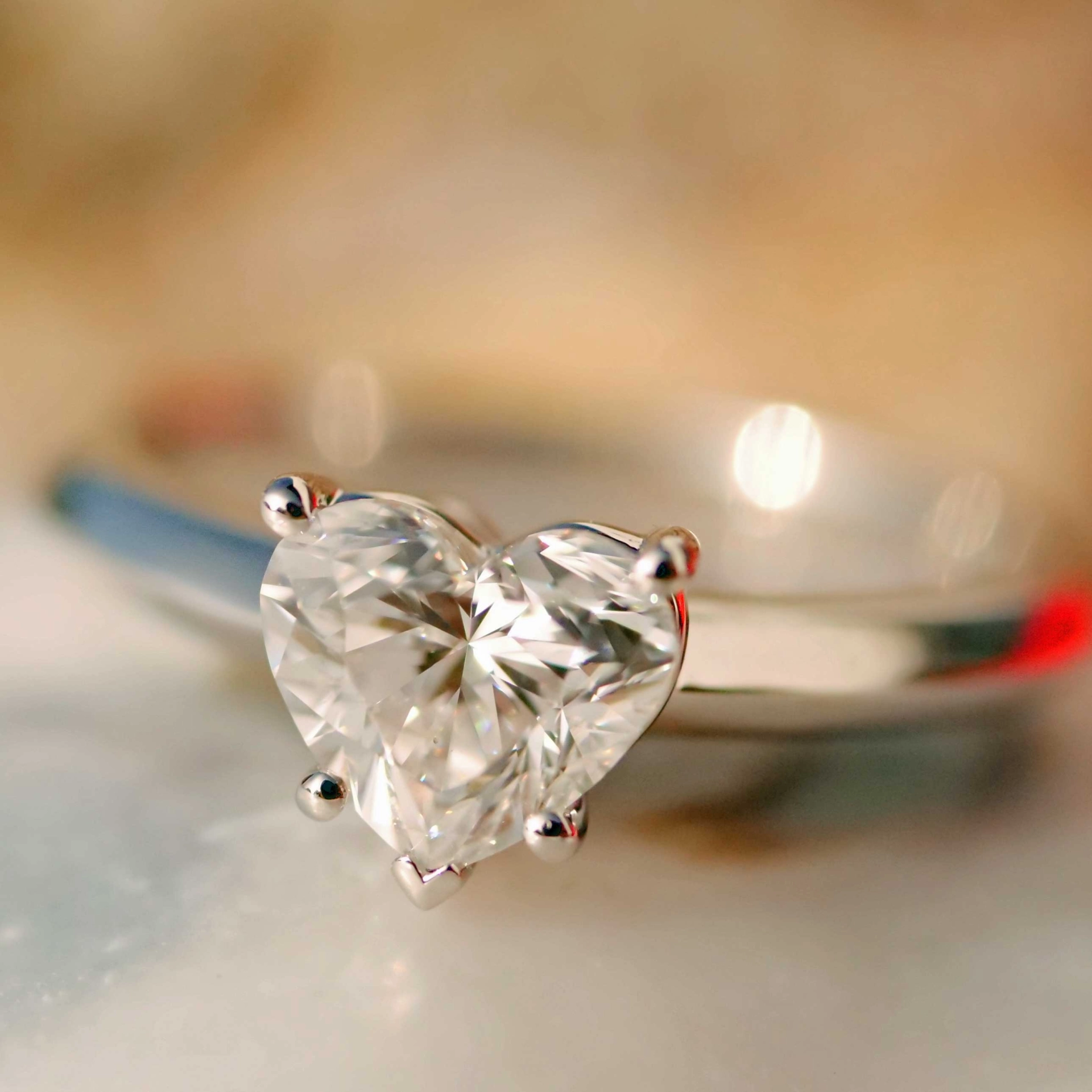 Ring mit hochfeinen Brillant HERZ 1.00 ct E SI1  5.99 x 6.85 x 4.21 mm GIA Gutachten 750er Weissgold