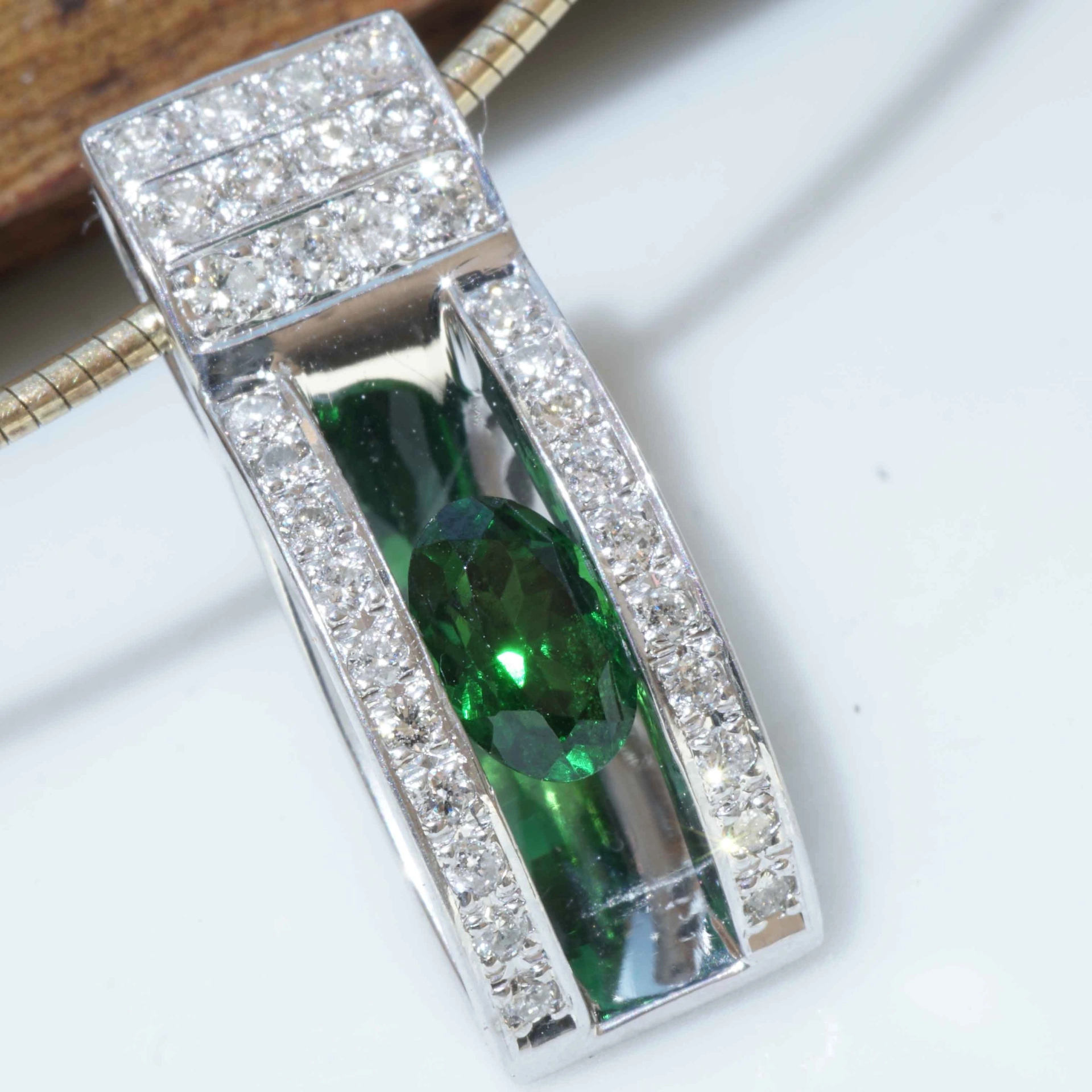 Tsavorith Brillant Anhänger 750er Weissgold 0.60 0.30 ct...eingefasst als Kostbarkeit