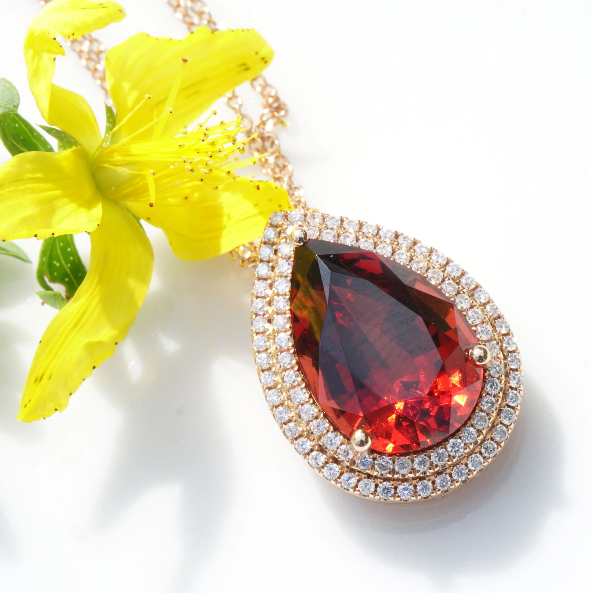 Malaya Granat Brillant Anhänger 750er Rosegold 5.18 ct Tansania....ein Wandlungskünstler