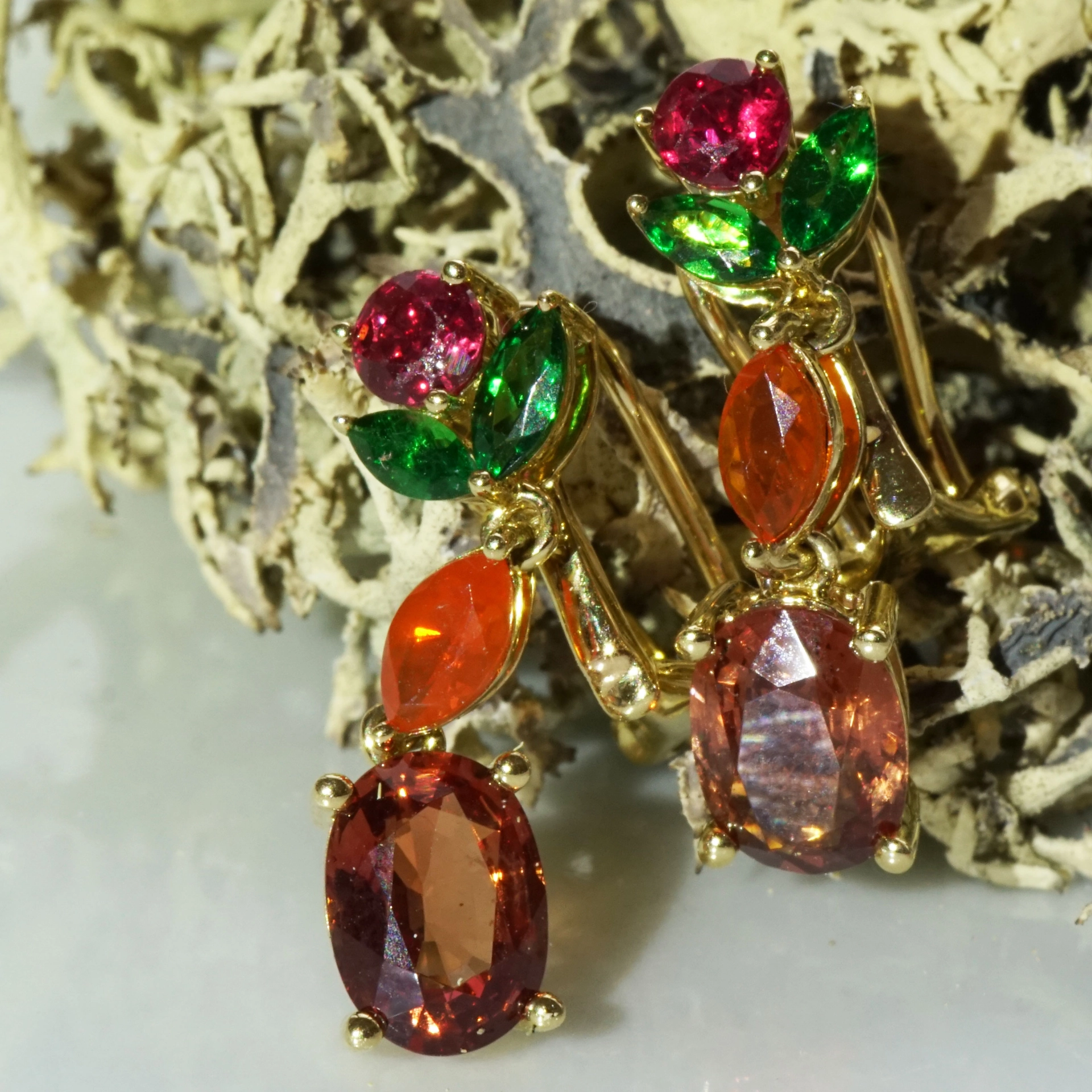Spinel Farbstein Ohrhänger m. Stecker/Clip 750er Gelbgold...like blossoms in the wind
