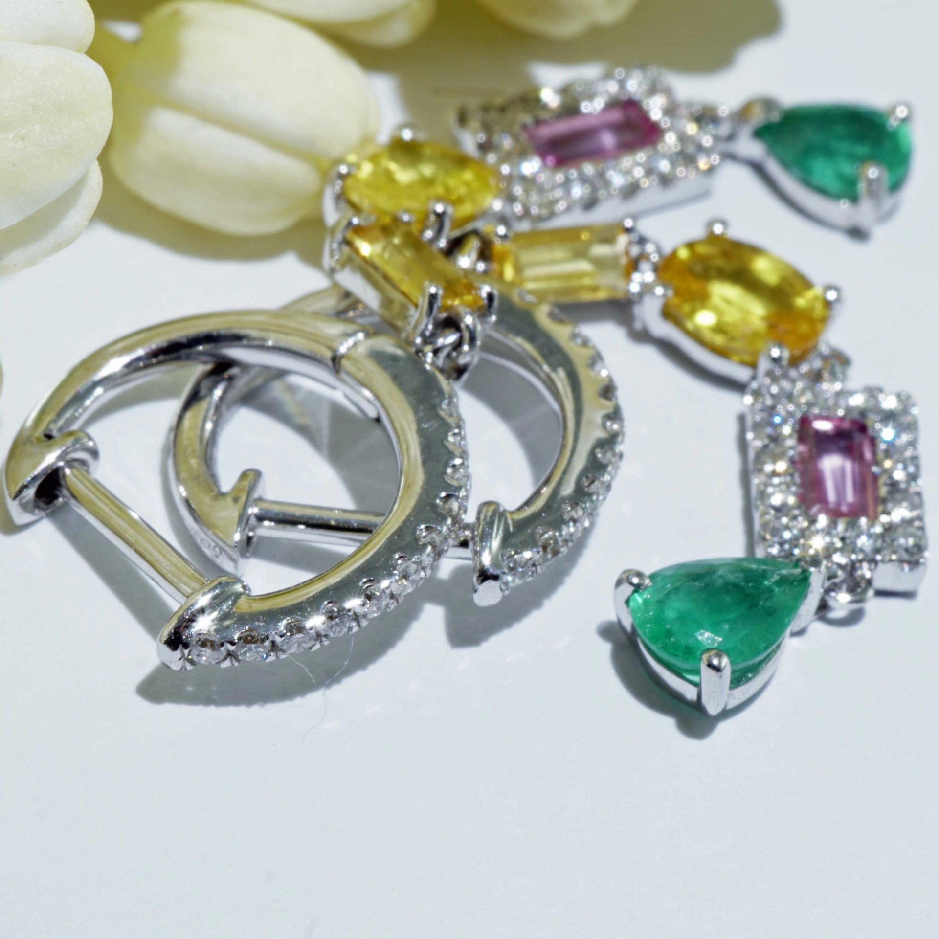 Smaragd Saphir Brillant Ohrhänger 750er Weissgold 0.50 ct 1.20 ct 0.26 ct....Confetti Style...bunt