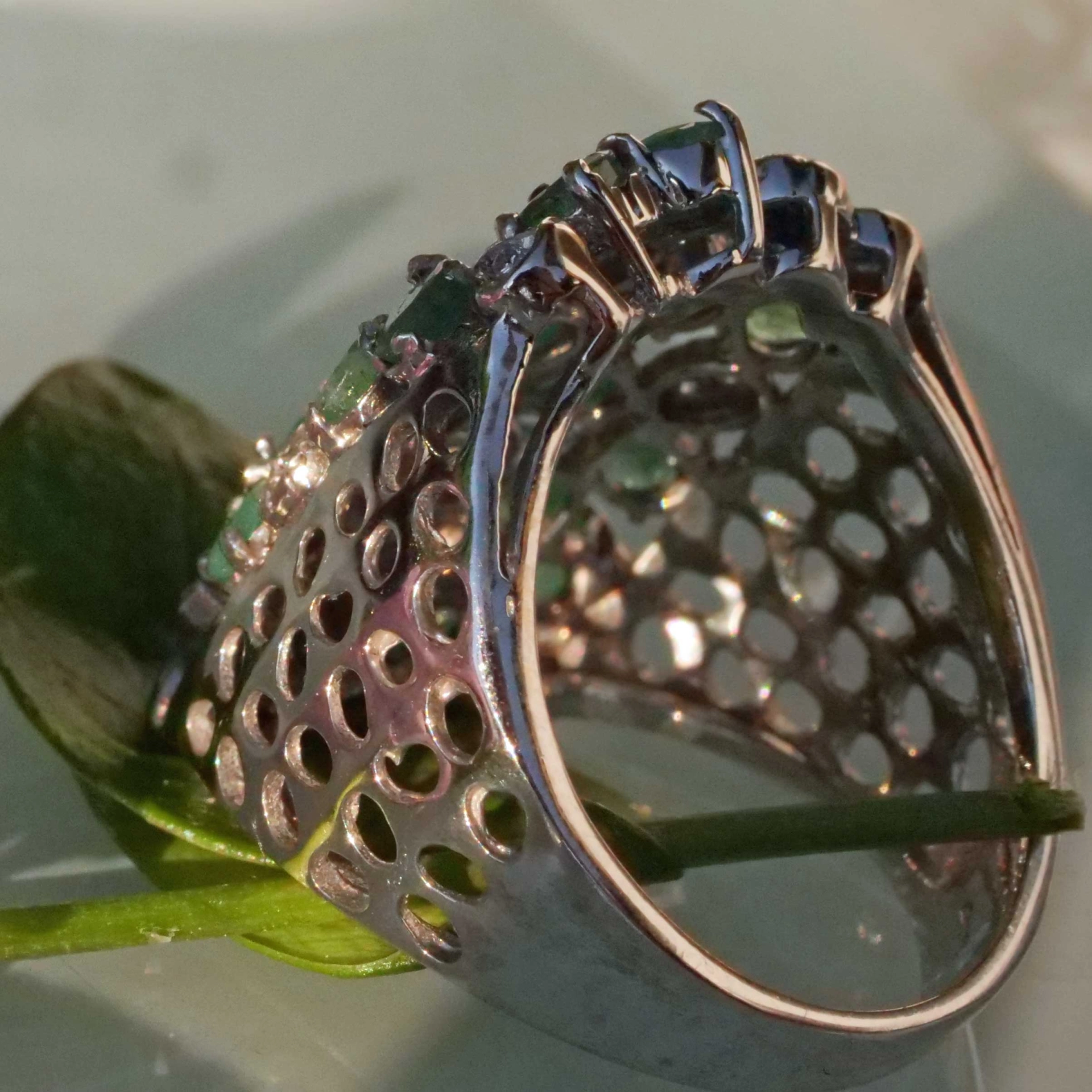 Smaragd Brillant Ring 750er Weissgold repräsentative florale Form 22 x 23 mm 0.40 2.50 ct