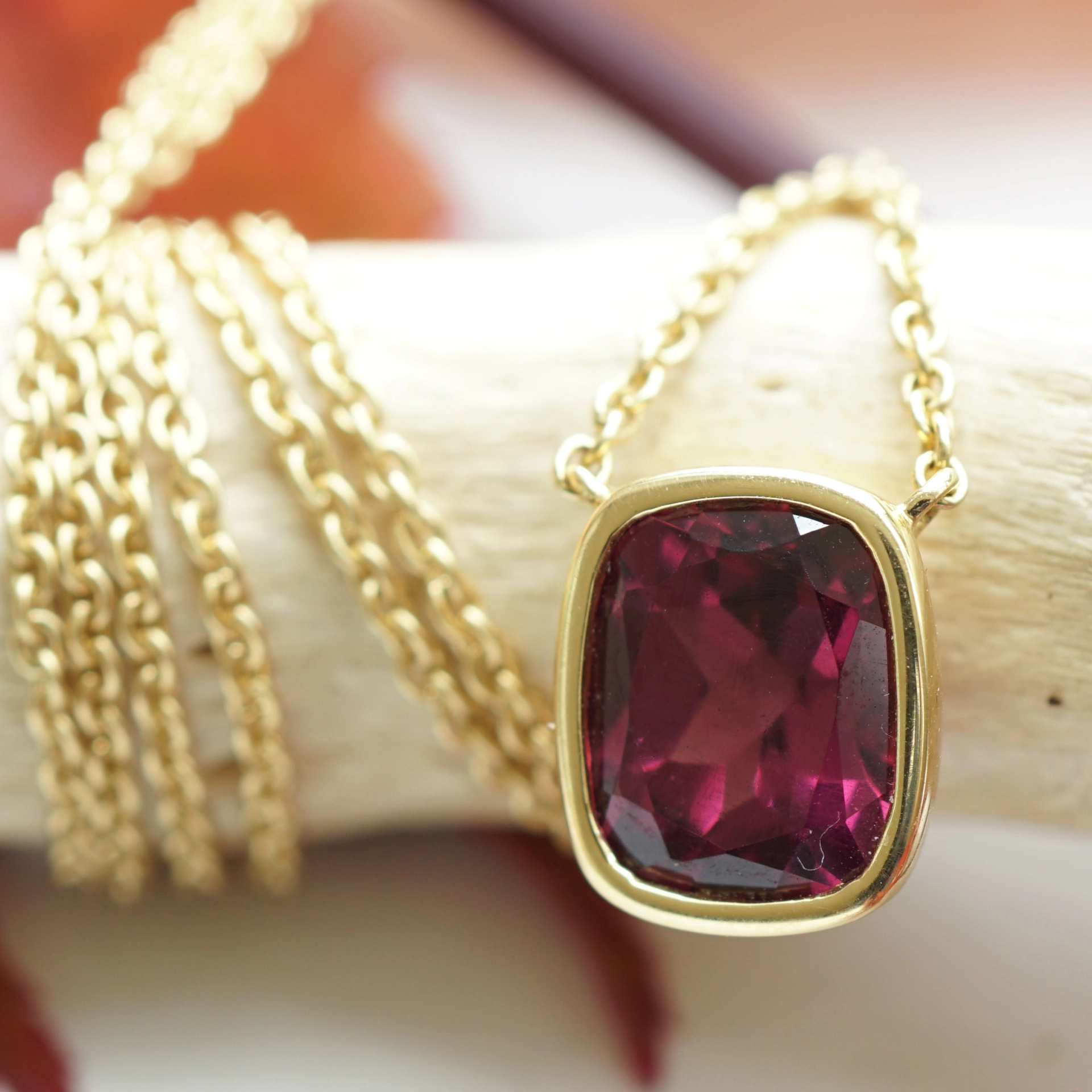 Rhodolith Collier 2.65 ct 750er Gelbgold 10 x 9 mm Spitzenqualität AAA+ Herzblut