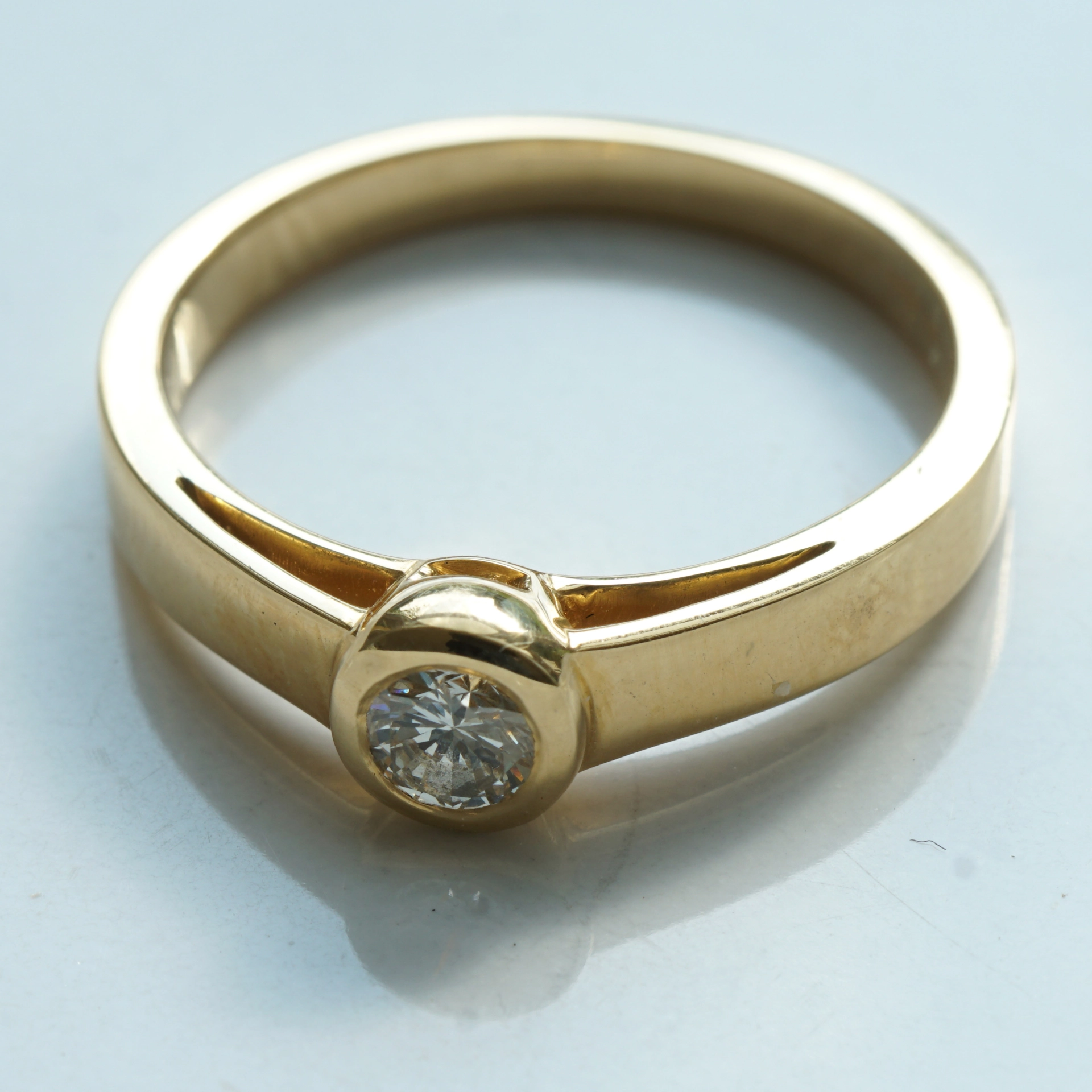Solitär Brillant Ring 0.23 ct TCR VVS2 750er Gelbgold 3,9 mm D. tolle Brillanz