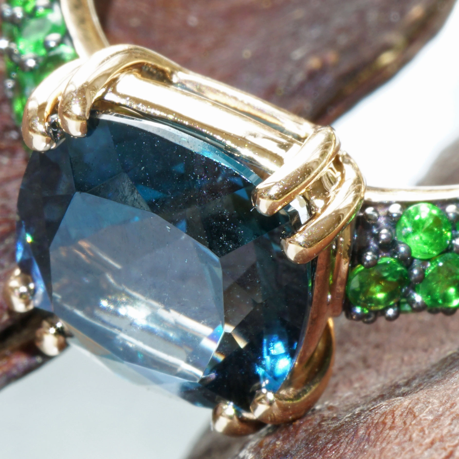 Blautopas Tsavorith Ring 750er Rosegold 3.63 ct 0.87 ct hochwertiges italienisches Design